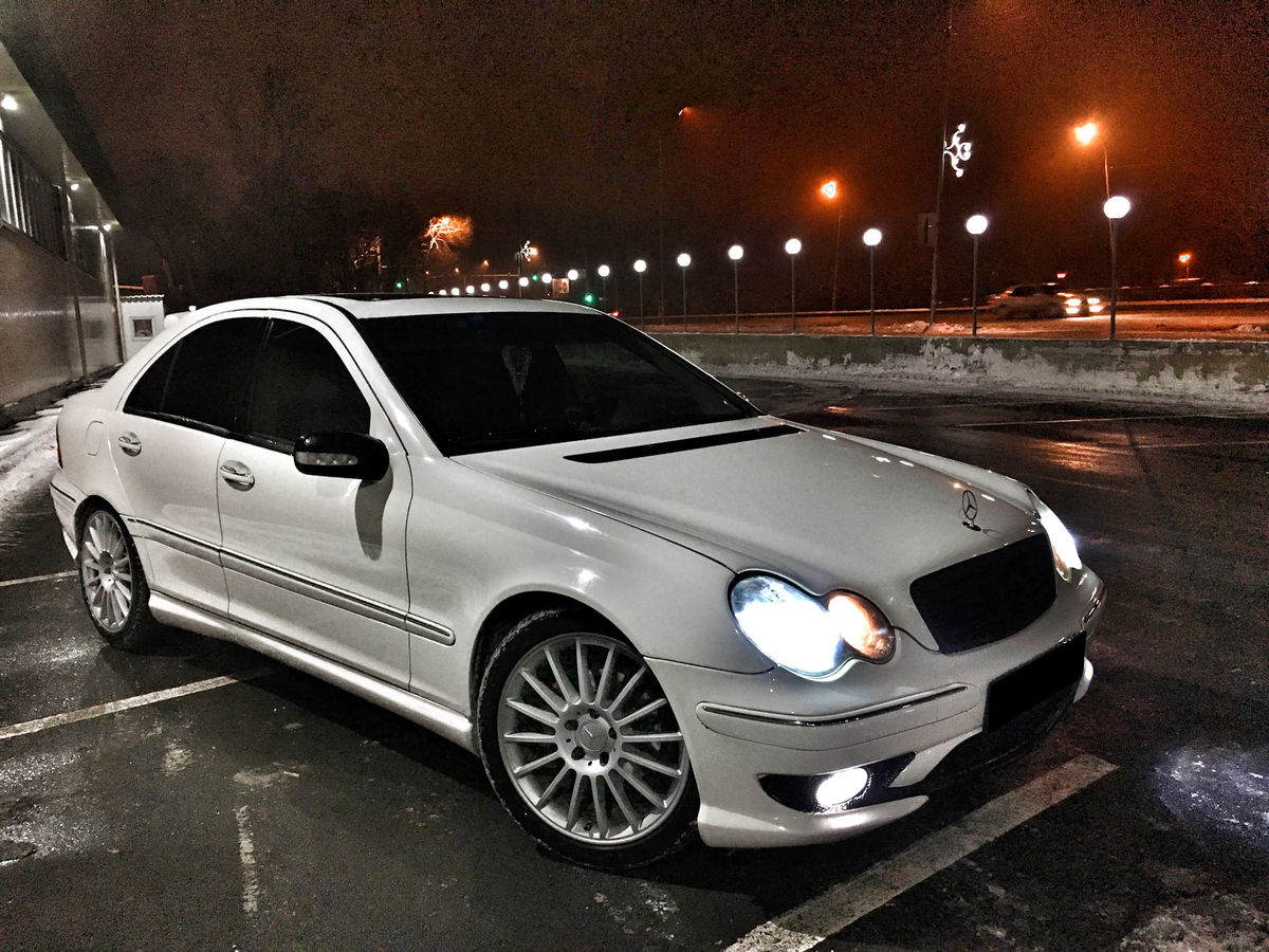 C32 AMG stiliaus priekinis bamperis, skirtas Mercedes W203 00-04. Kodas: ZP 02 / FBMBW203AMG