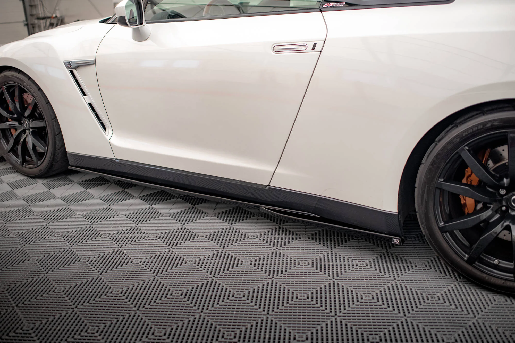 Nissan GTR R35 Facelift šoninių slenksčių difuzoriai