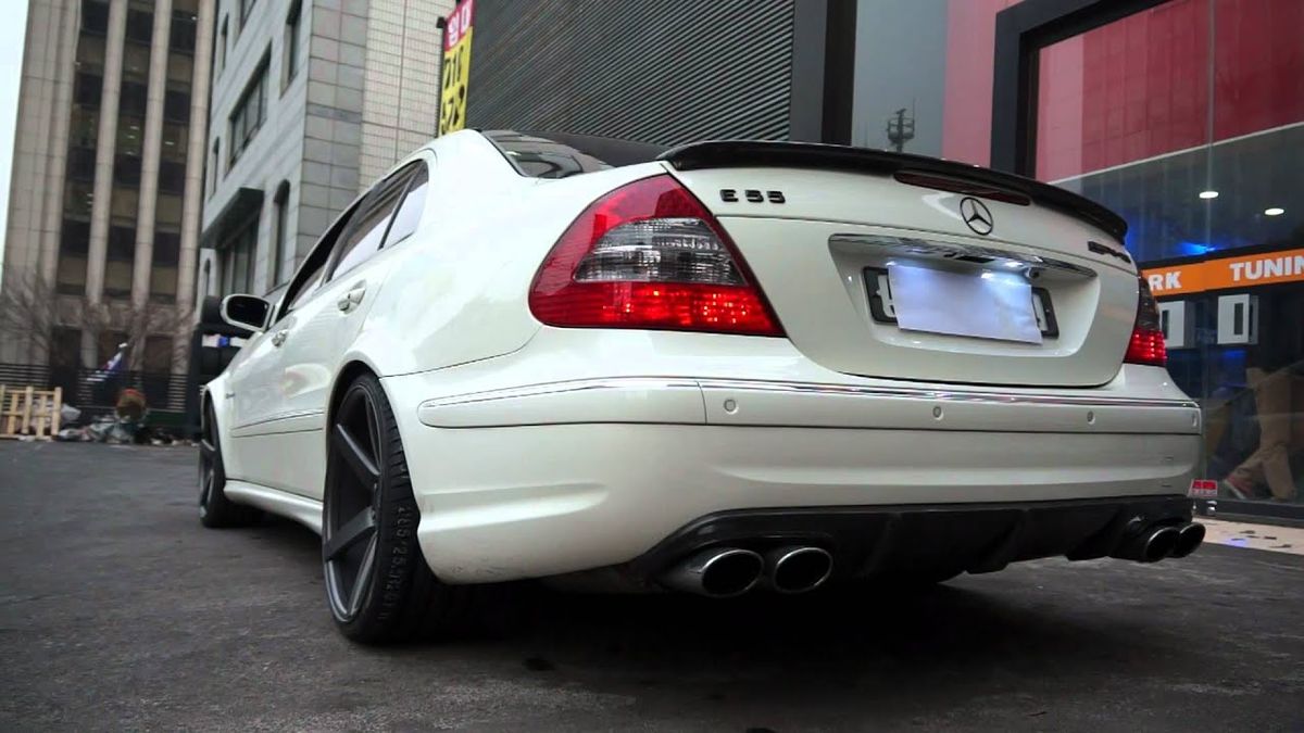 ANG E55 / E63 stiliaus galinis bagažinės spoileris Mercedes E-klasės W211 02-09