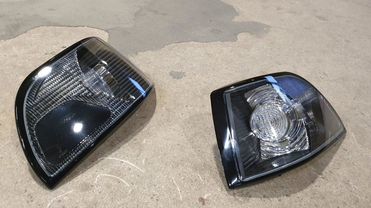 RETI JUODI priekiniai posūkių žibintai Volvo S70 / V70 / C70 1996-1999