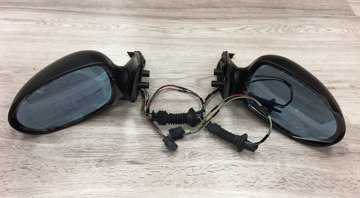 BMW E39 M5 veidrodėliams. Užlenkiami (elektriniai) pilnai sulankstomi ir reguliuojamo aukščio veidrodėlių komplektas.