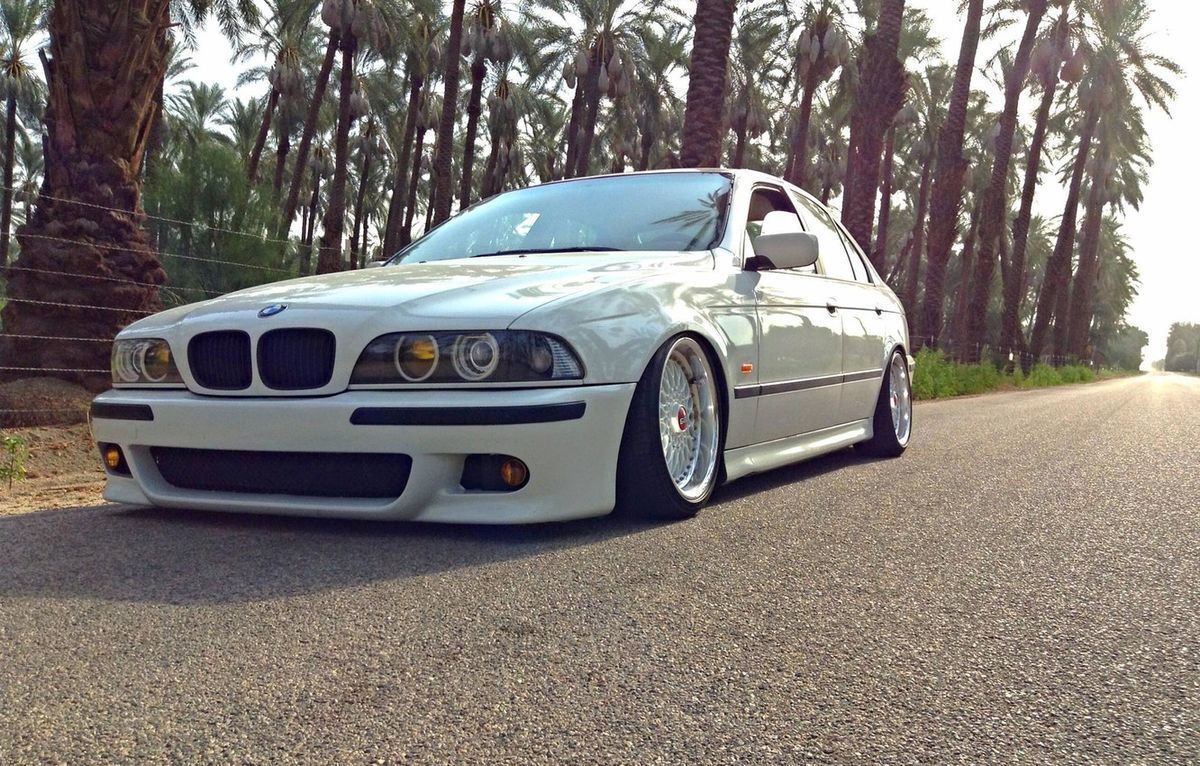 M Sport / M5 priekinis bamperis BMW E39 96-03 su rūko žibintais ir grotelėmis