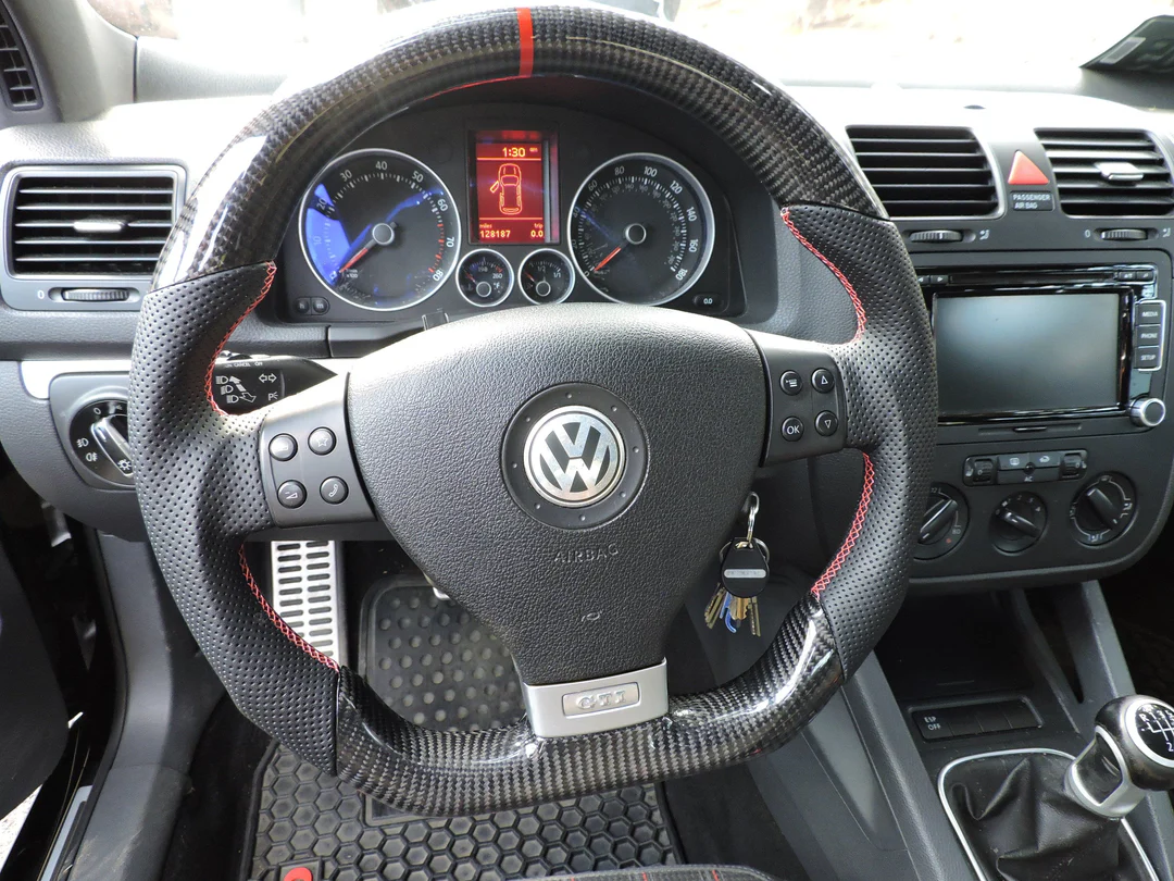 EZT anglies pluošto perforuotas vairas (VW MK5)