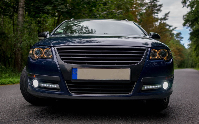 Juodi „Angel Eyes“ priekiniai žibintai VW Passat B6 3C 05-10