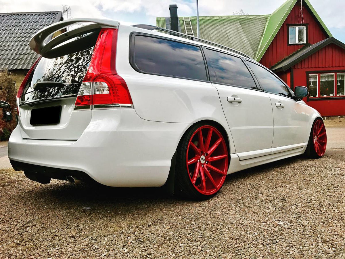 Sportinio dizaino galinių durų / stogo spoileris Volvo V70 / XC70 08-16 modeliams