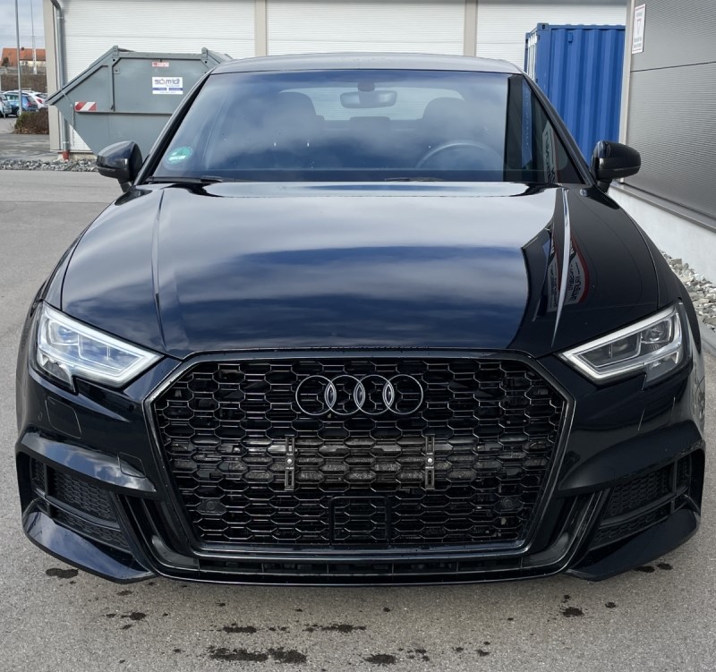 Radiatoriaus grotelės korio formos PDC +ACC juodos blizgios tinka Audi A3 8V Facelift ne RS3 nuo 2016 m.