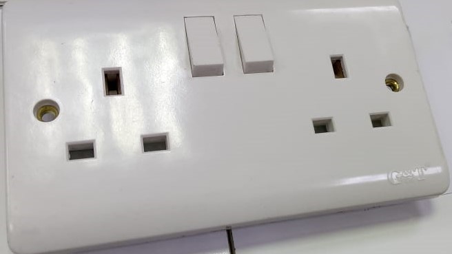 W3002 13A TWIN SWITCH SOCKET.