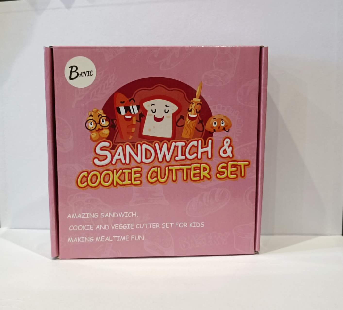 Sandwich and Cookie Cutter Set **BRAND NEW**
