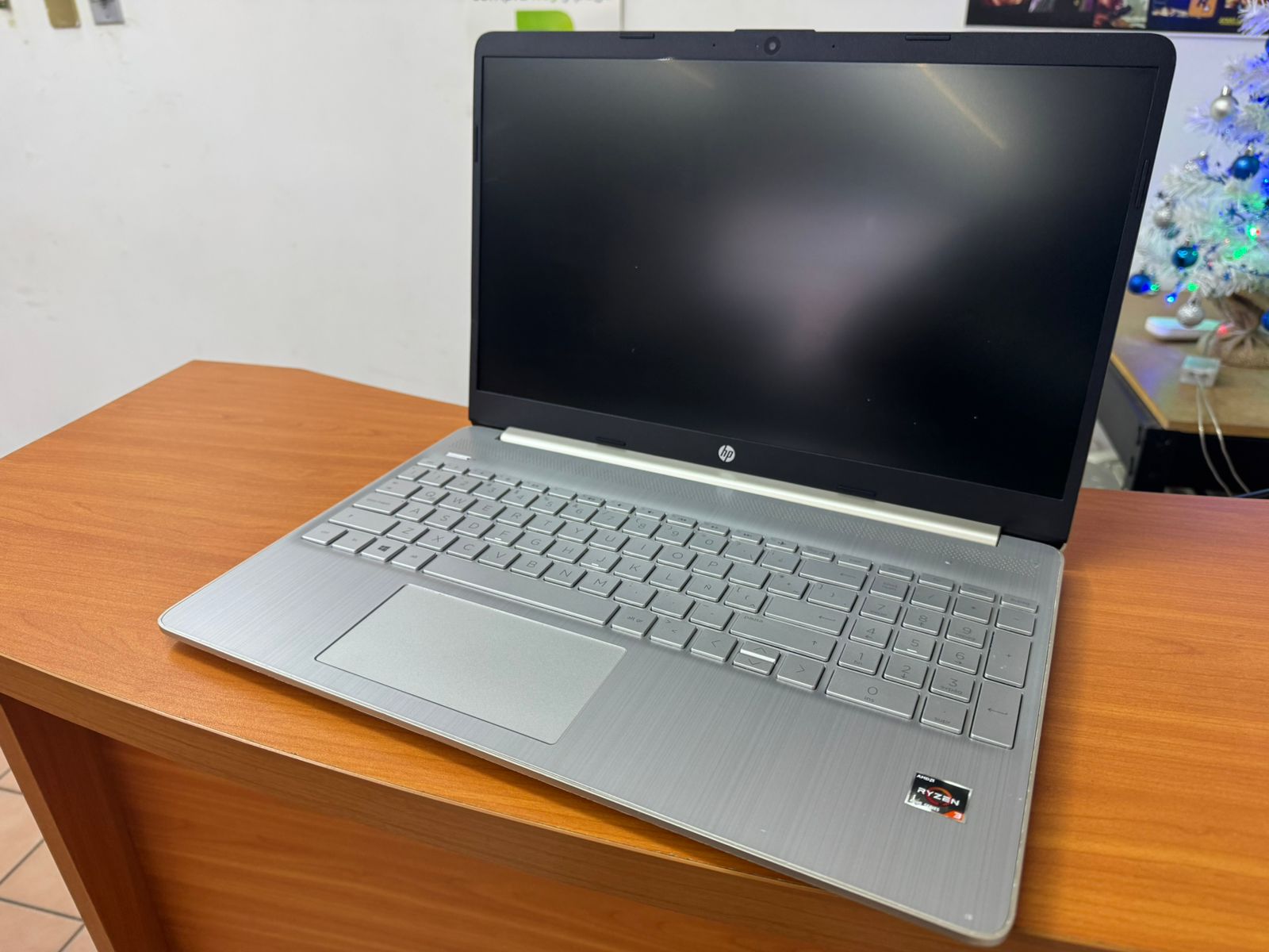Laptop HP plateada