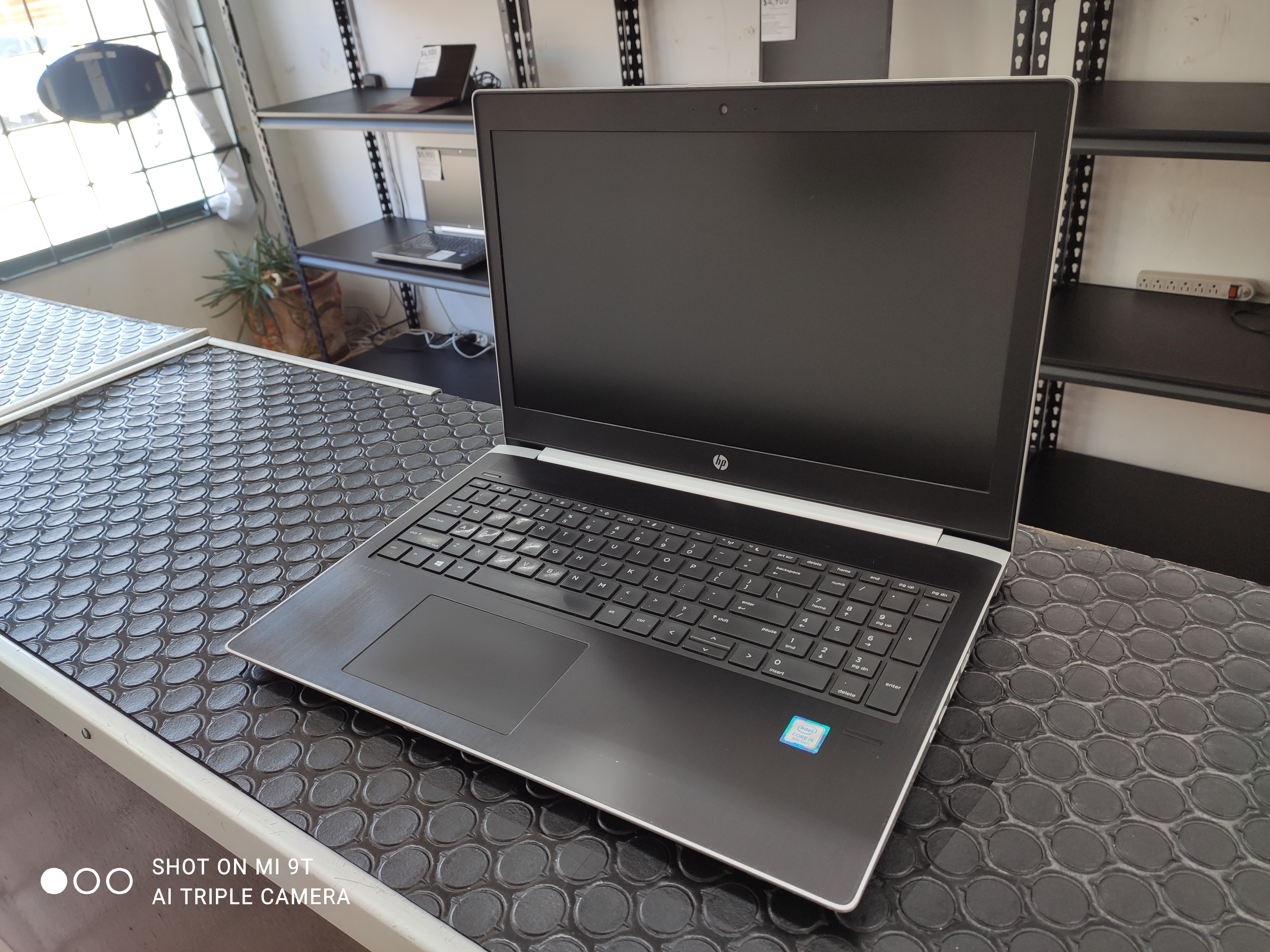 Laptop HP plateado
