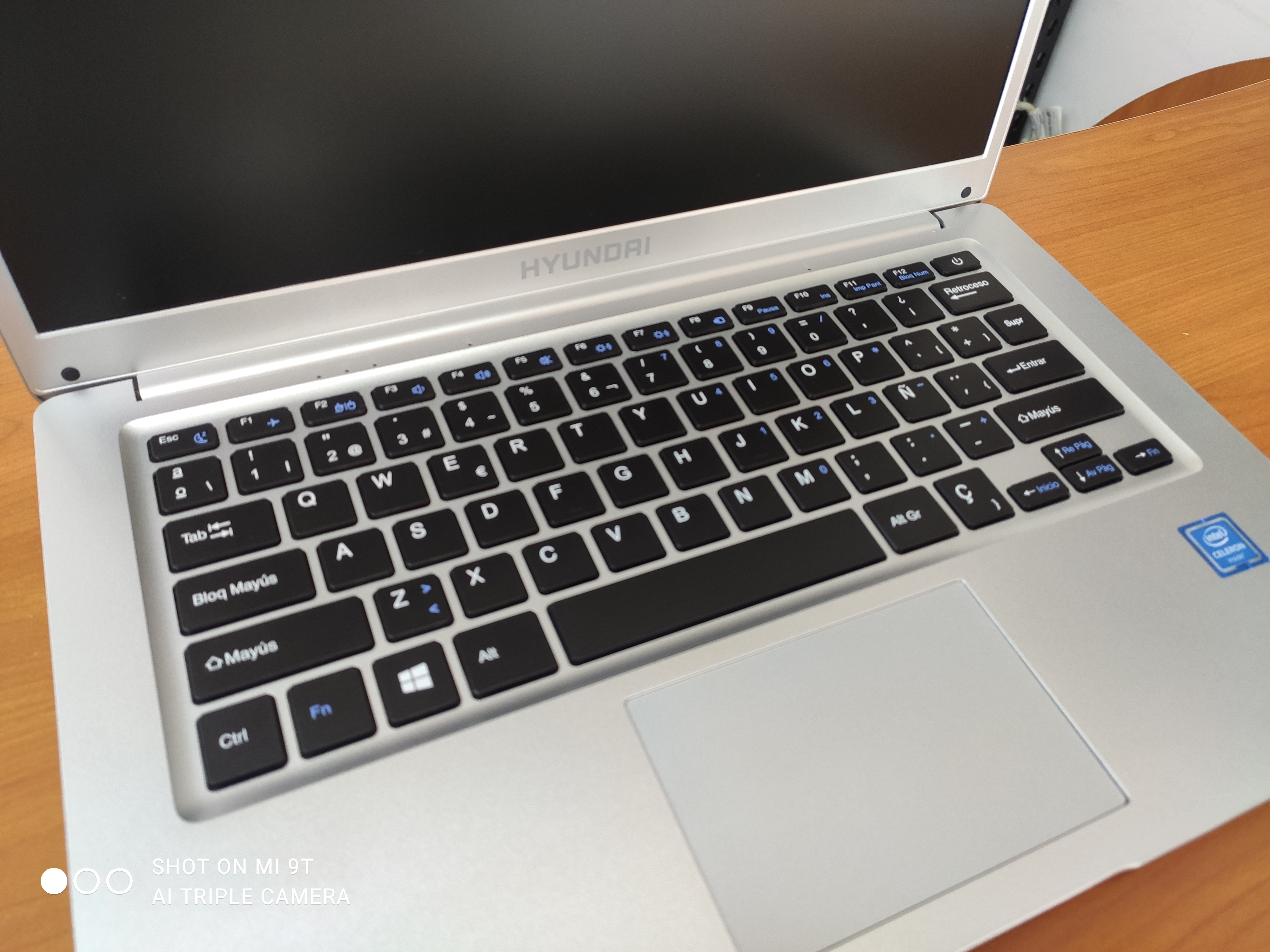 Laptop Hyundai Ultrabook