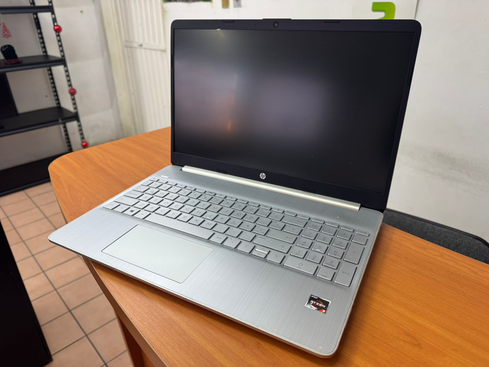 Laptop HP plateada