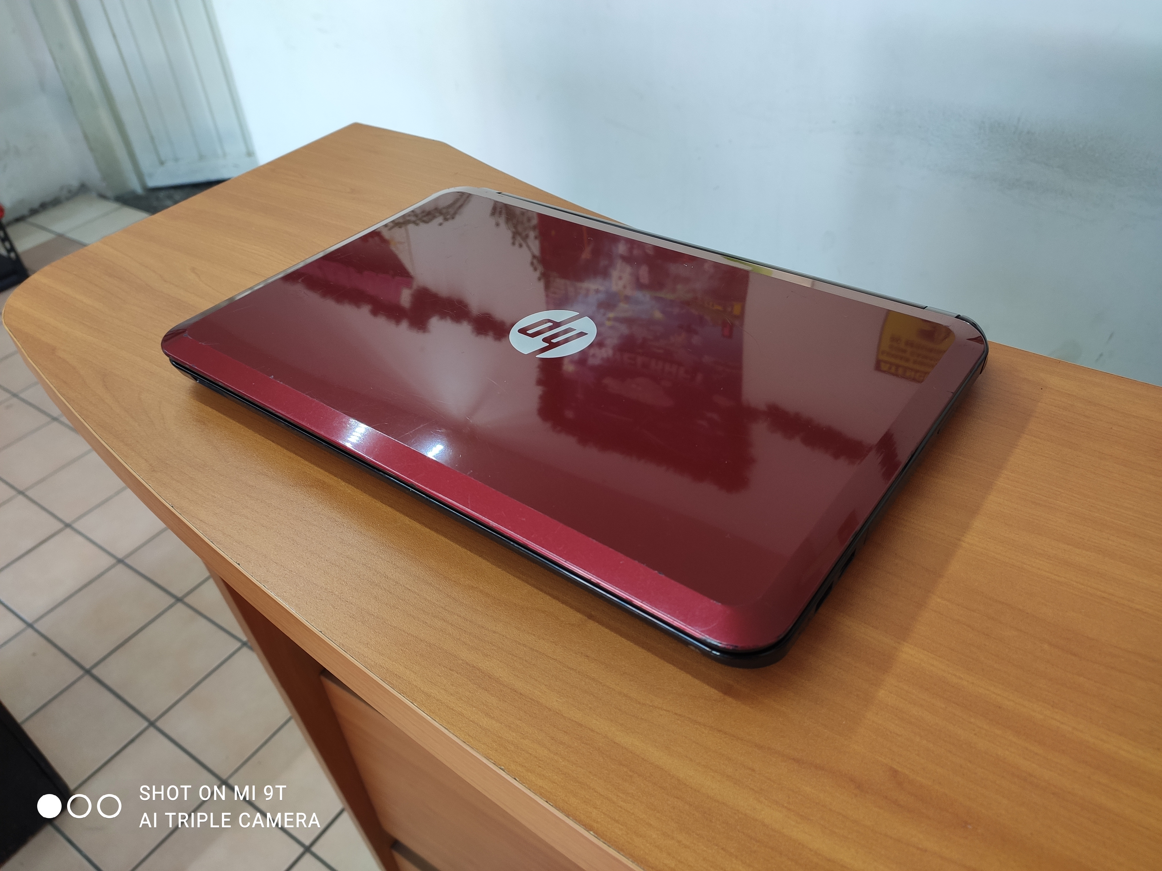 Laptop HP rojo
