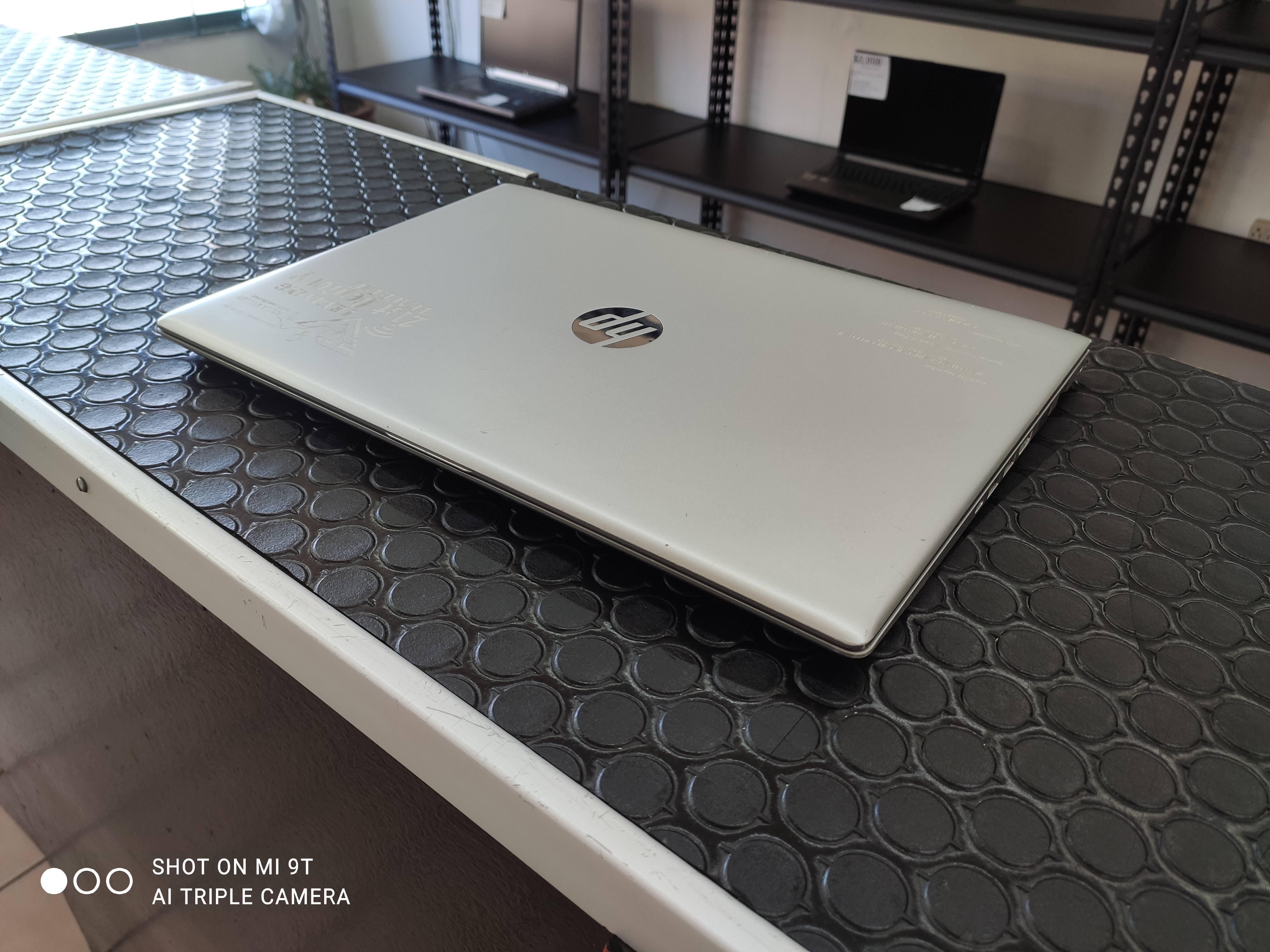 Laptop HP plateado