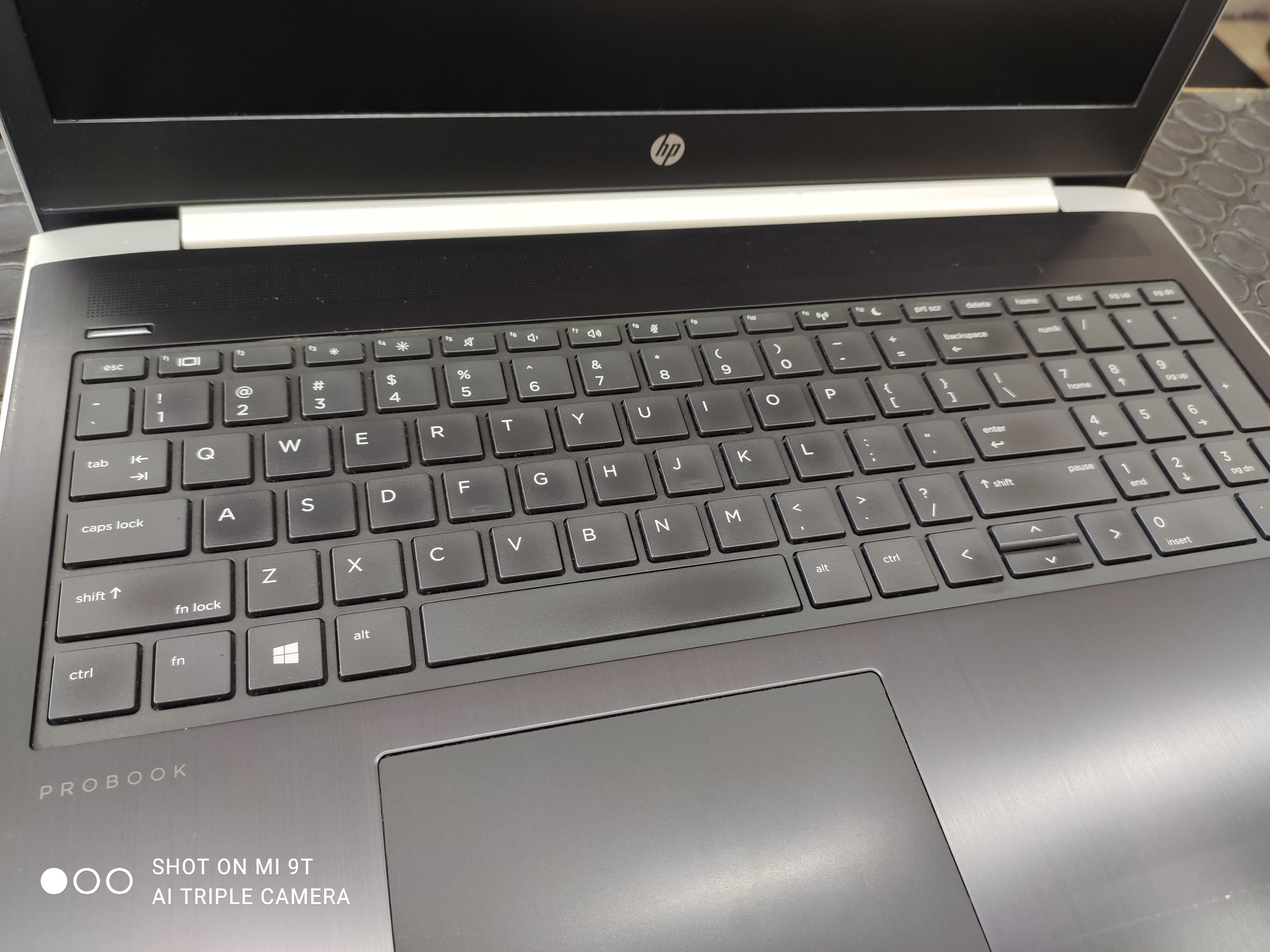 Laptop HP plateado