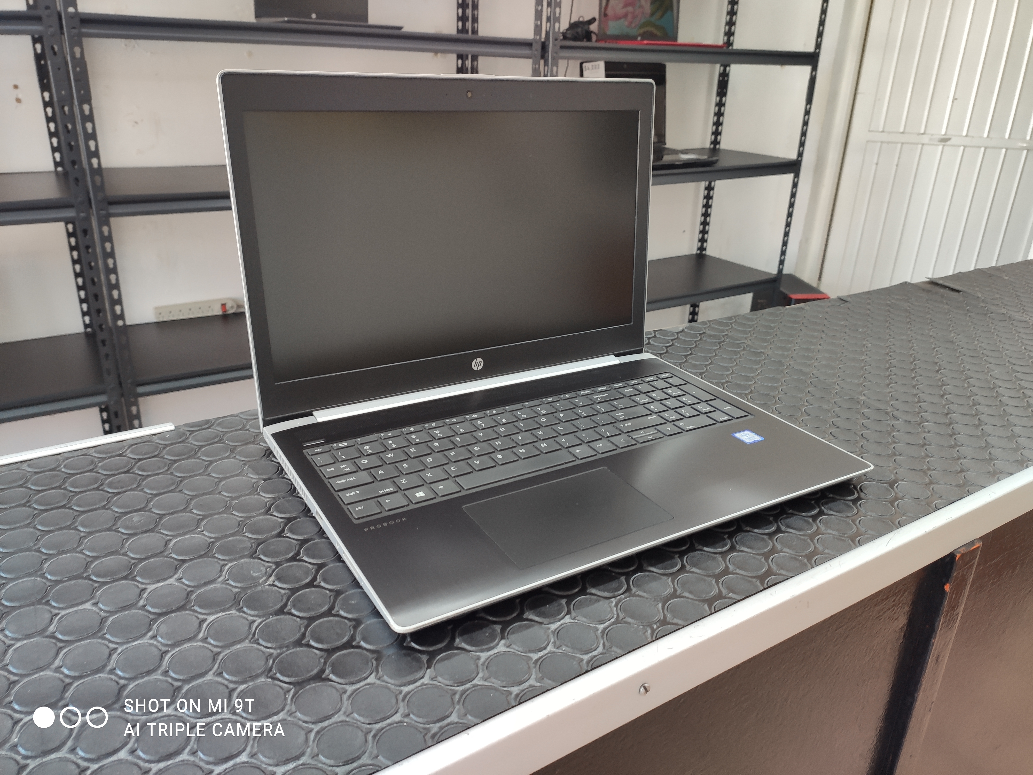 Laptop HP plateado