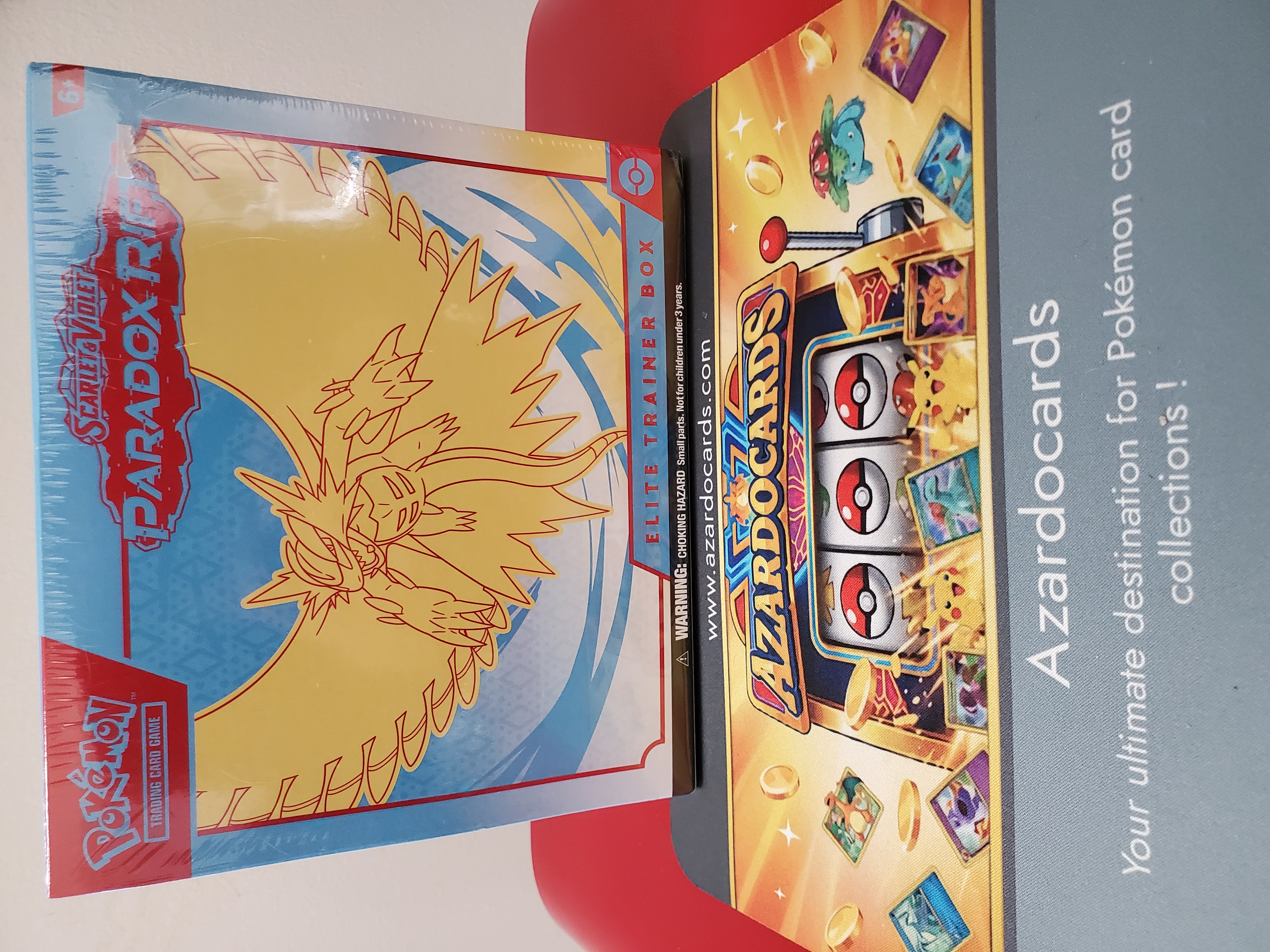 POKEMON - SCARLET AND VIOLET - PARADOX RIFT - ELITE TRAINER BOX - ROARING MOON