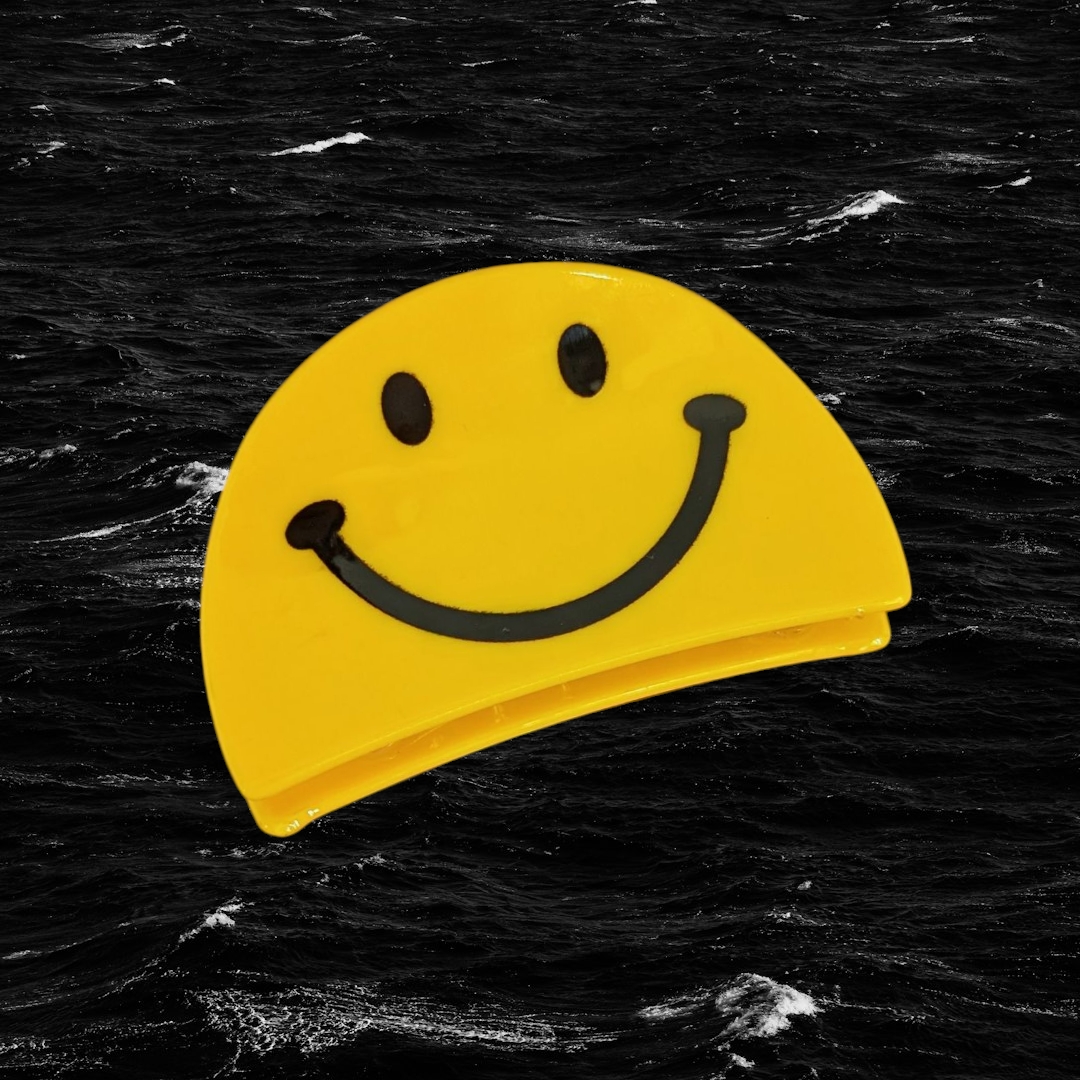 Smiley Medium Hair Claw Clip