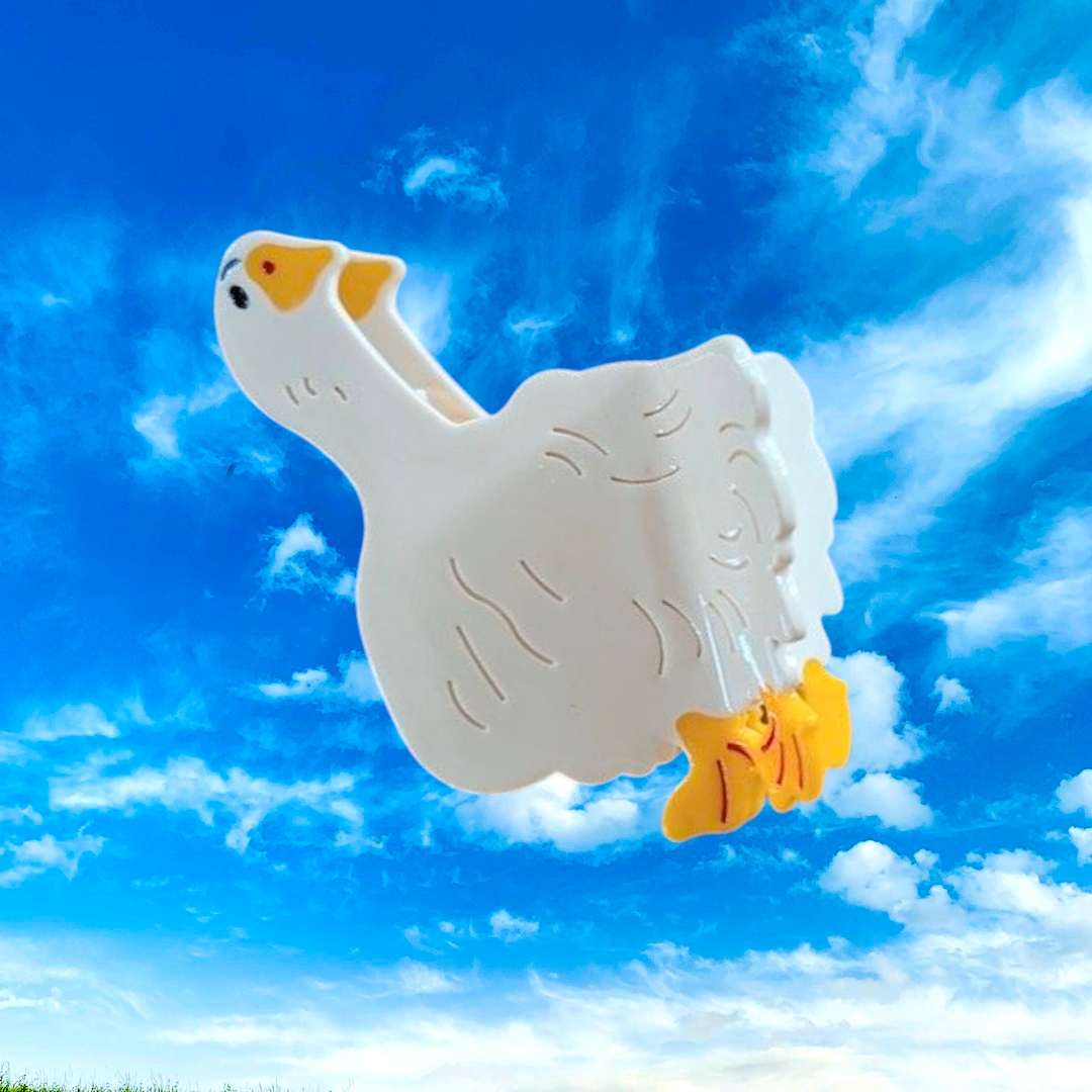Goose Medium Hair Claw Clip