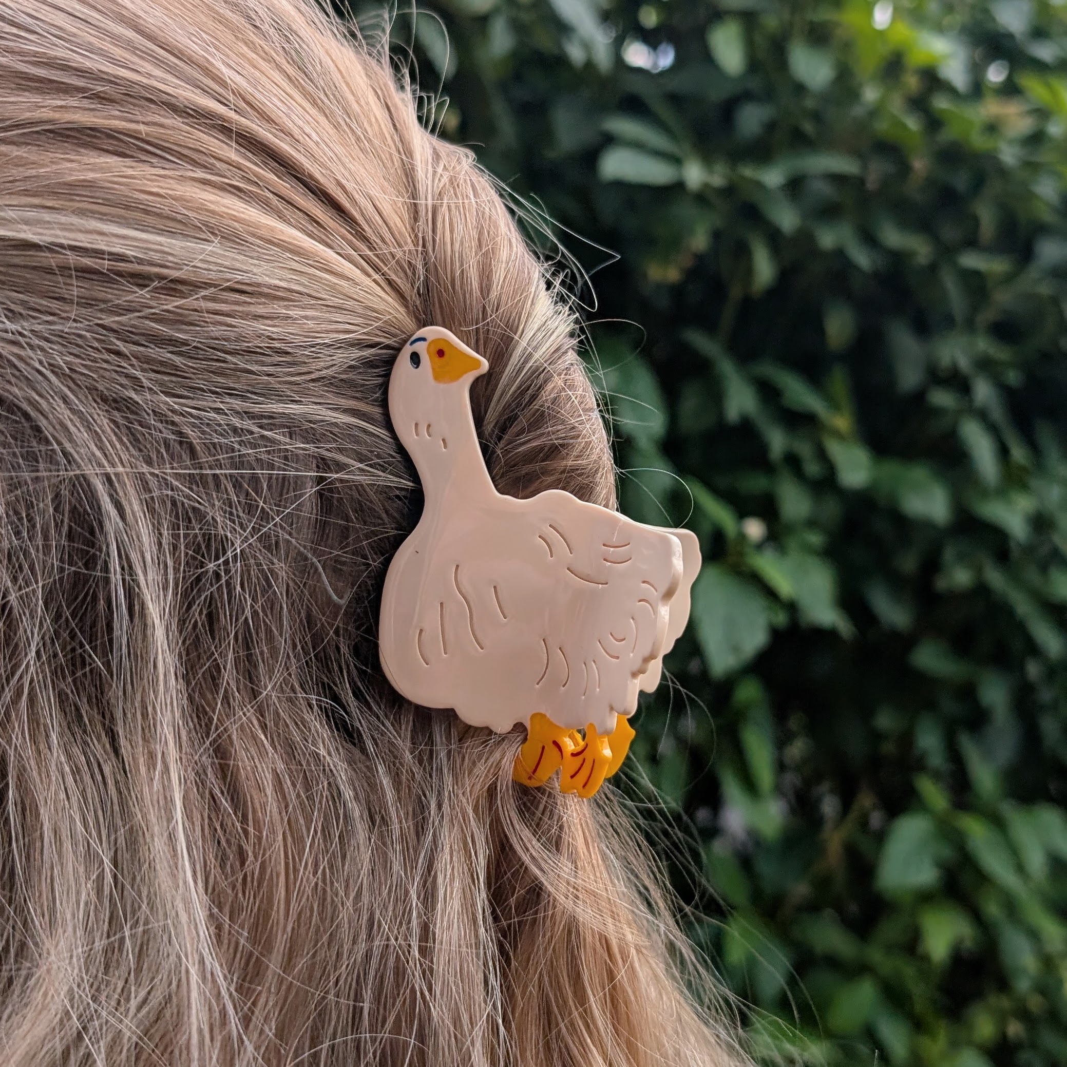 Goose Medium Hair Claw Clip