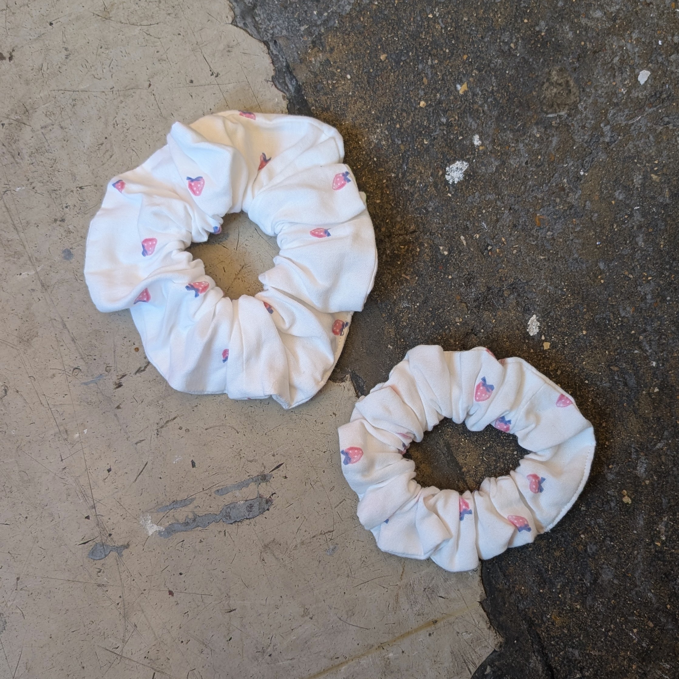 Strawberry Fields - Medium XL Stretch Scrunchie