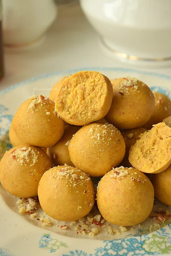 Besan Ladoo  (Desi Ghee)