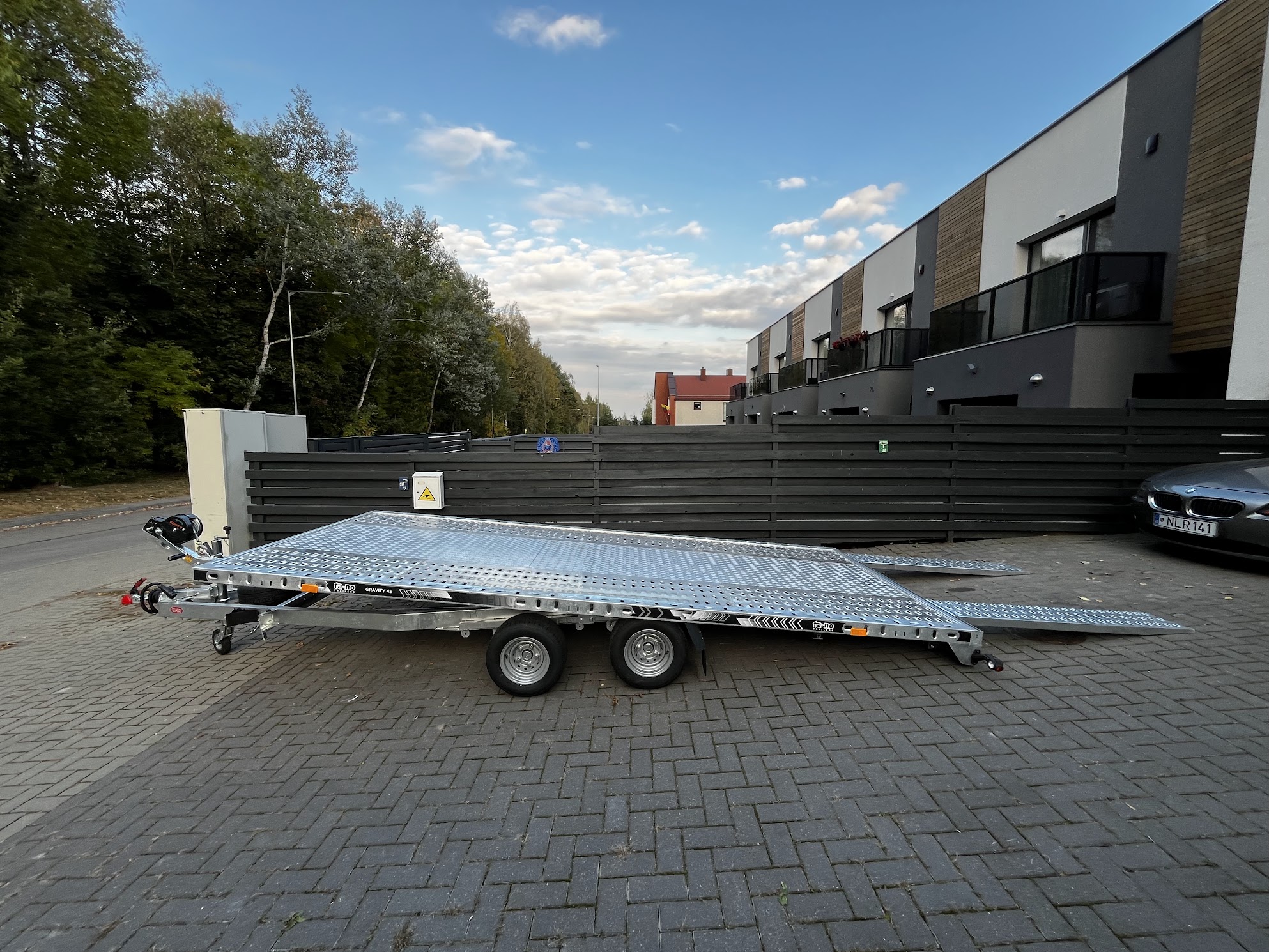 Automobilių pervežimo priekaba (traliukas)