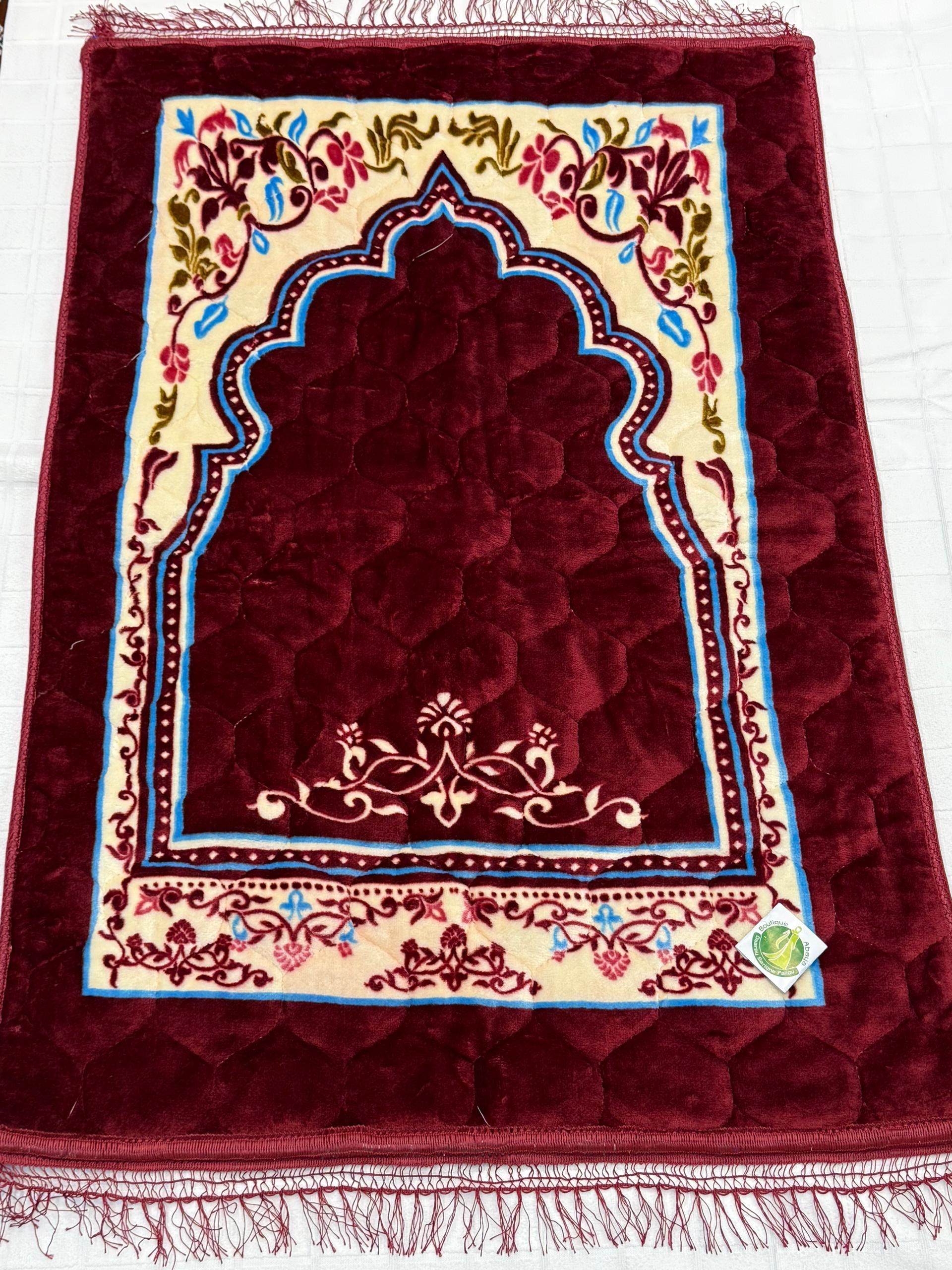 Tapis de prière ( Sadjada)