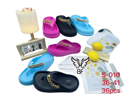 Sandales pour femmes avec chaîne dorée