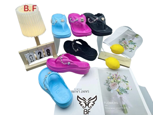 Sandales pour femmes avec chaîne dorée
