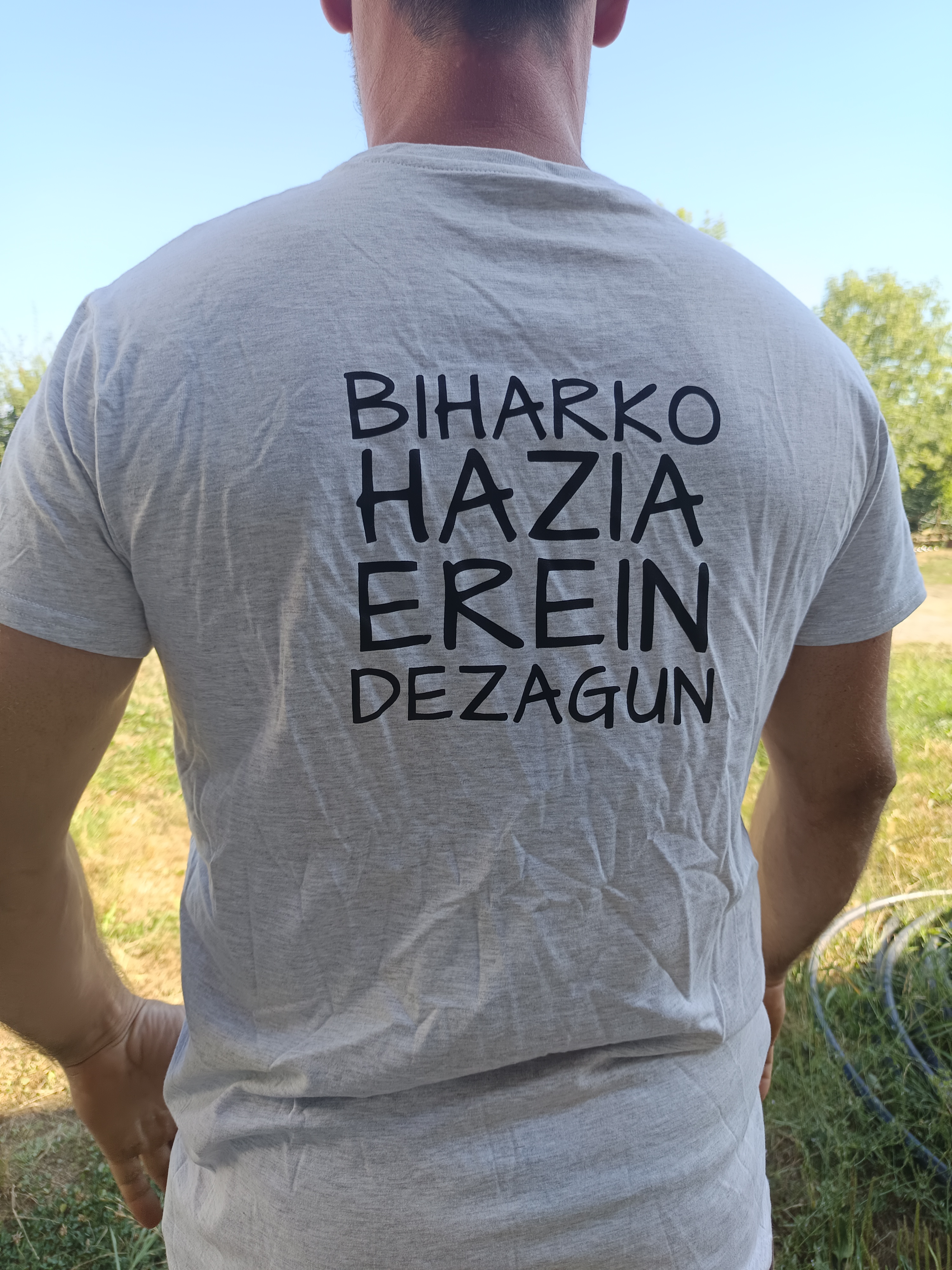 T-shirt Homme slogan Hazi Sarea