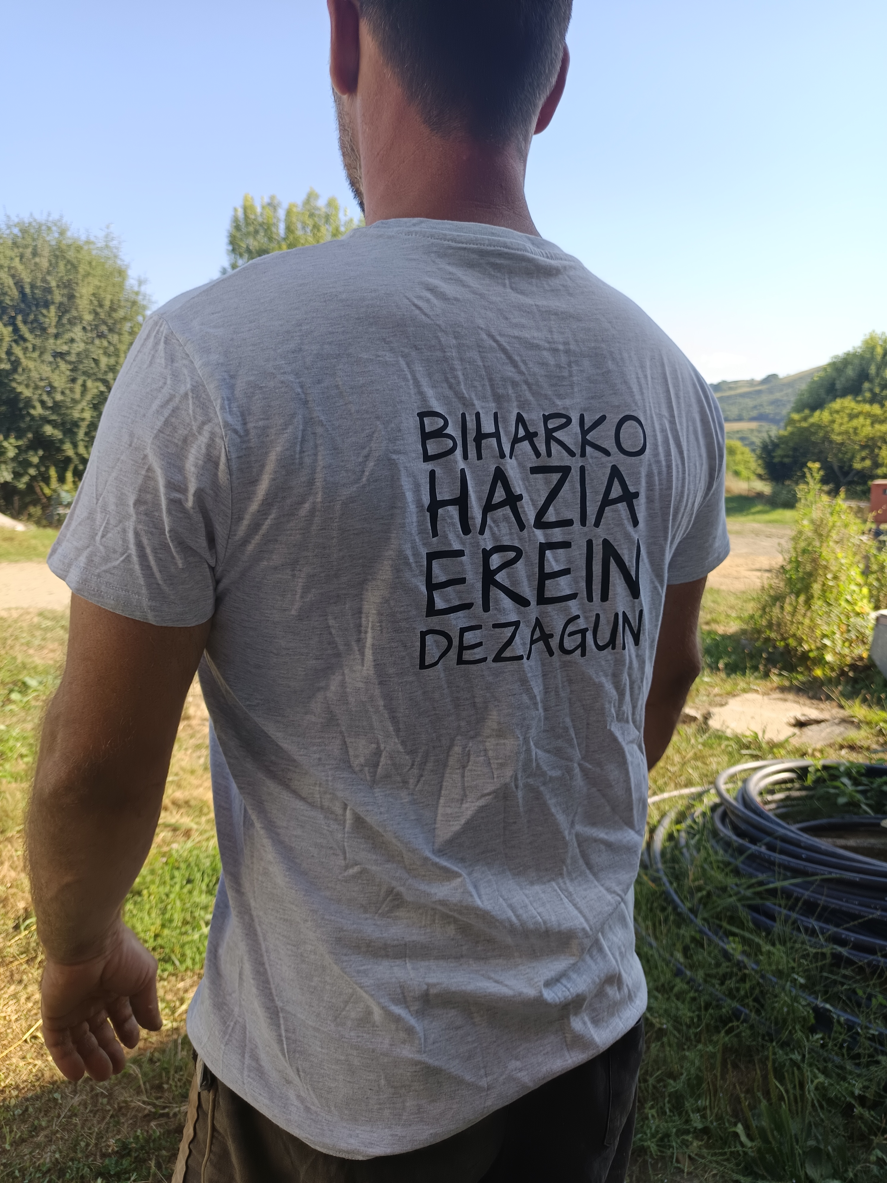 T-shirt Homme slogan Hazi Sarea