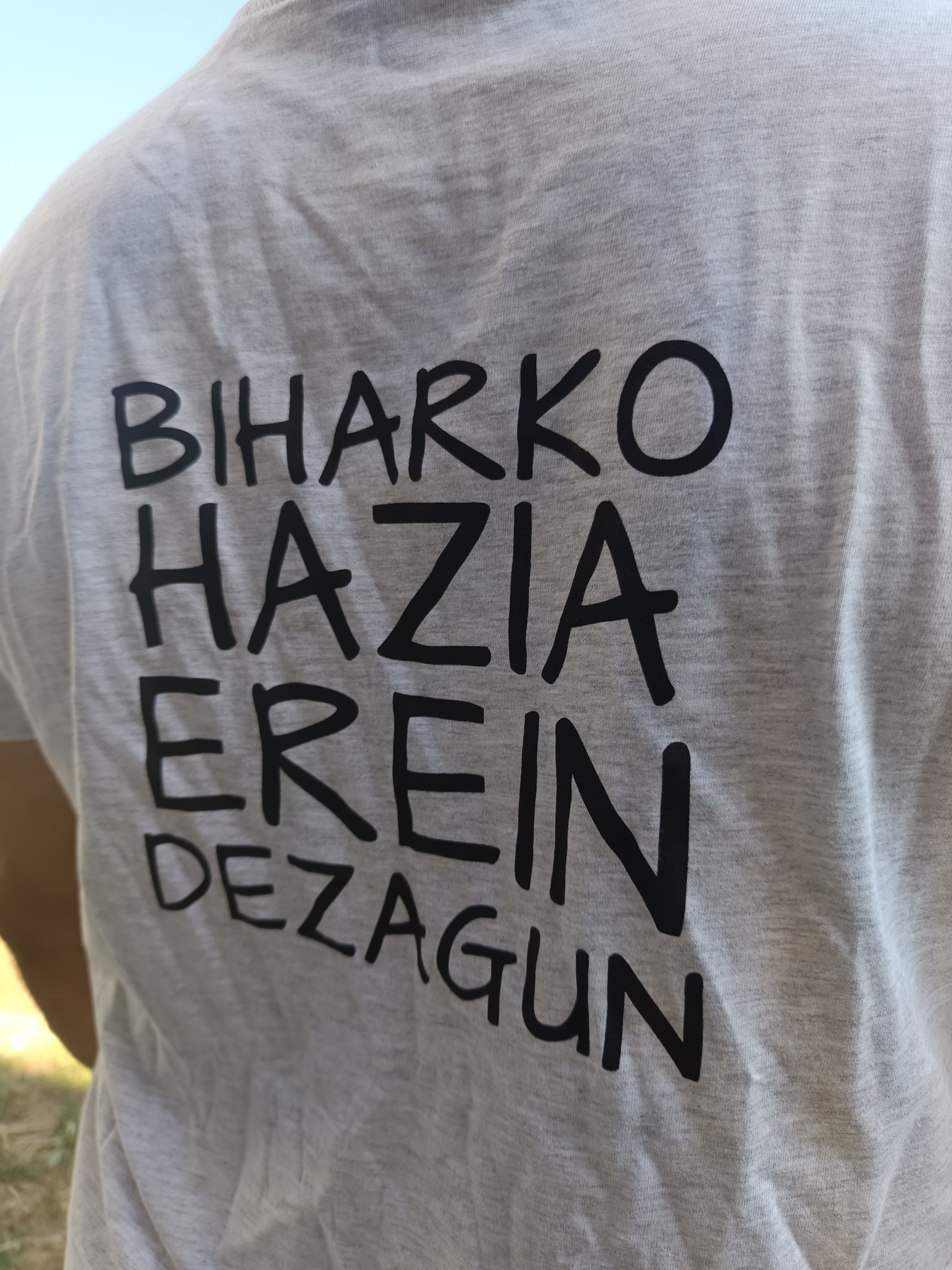 T-shirt Homme slogan Hazi Sarea