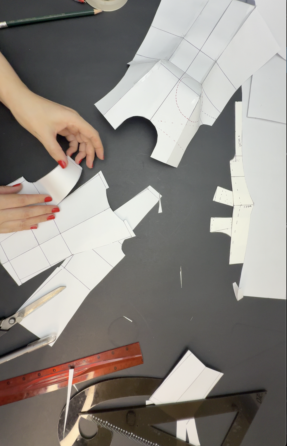 Clase Personalizada de Patronaje (Sesión 1 a 1 por Hora)