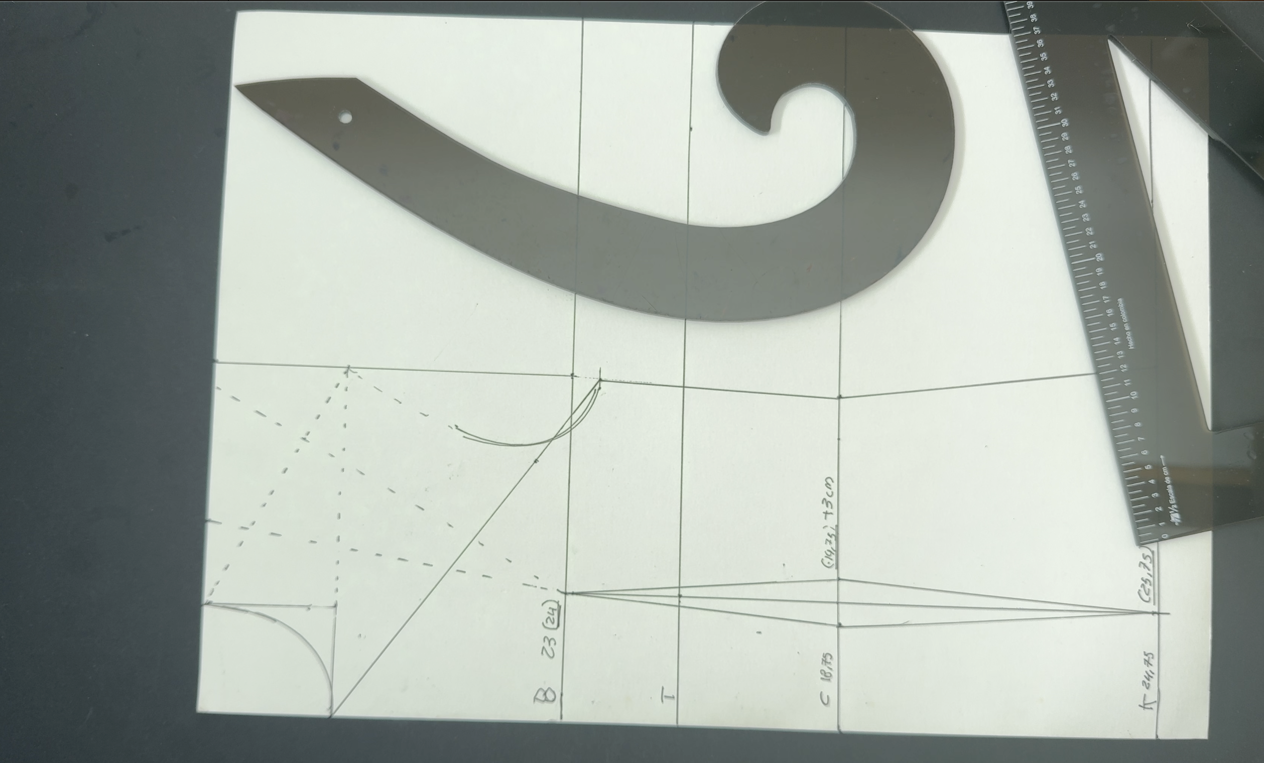 Clase Personalizada de Patronaje (Sesión 1 a 1 por Hora)