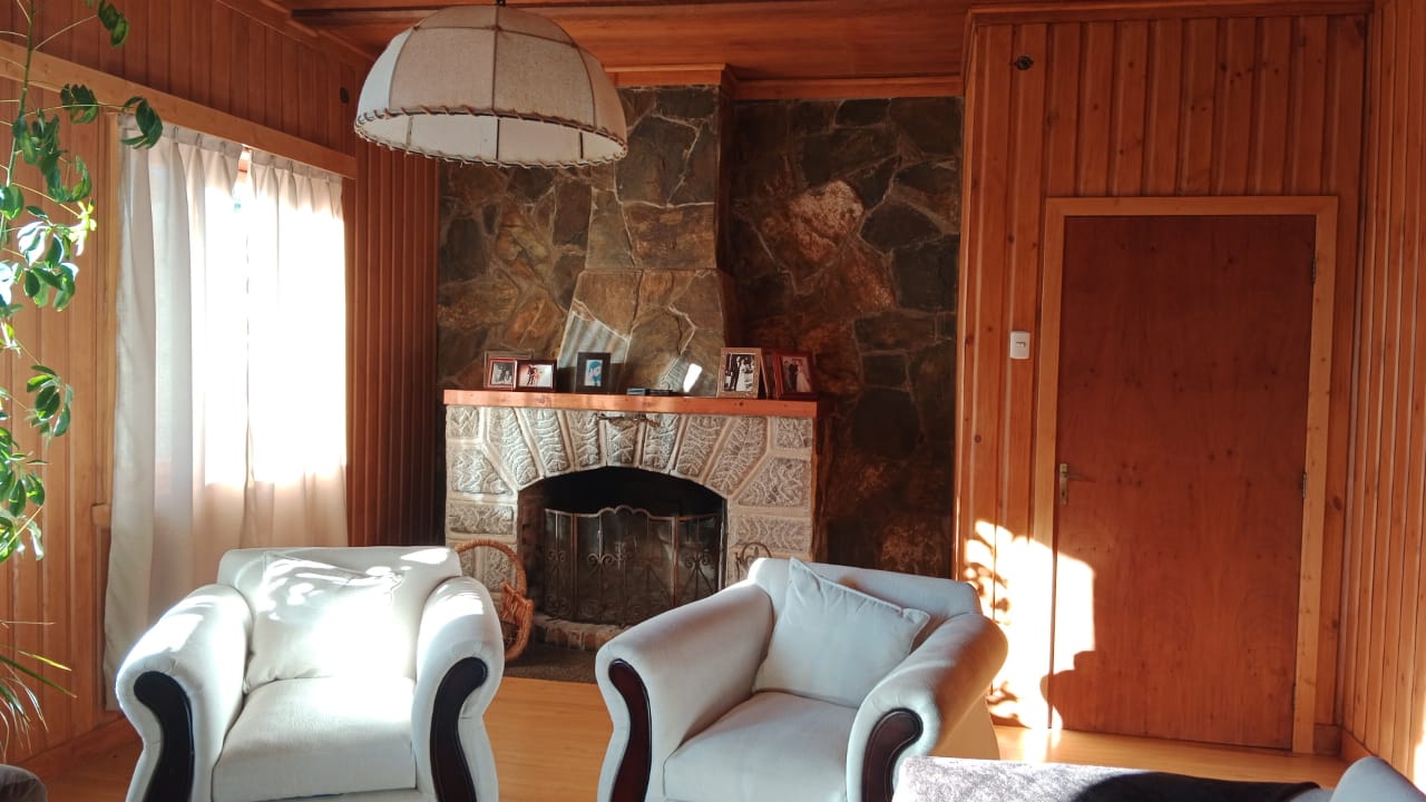 VENDO – CASA DE 3 PISOS EN PARCELA DE 1 HECTÁREA, FRUTILLAR