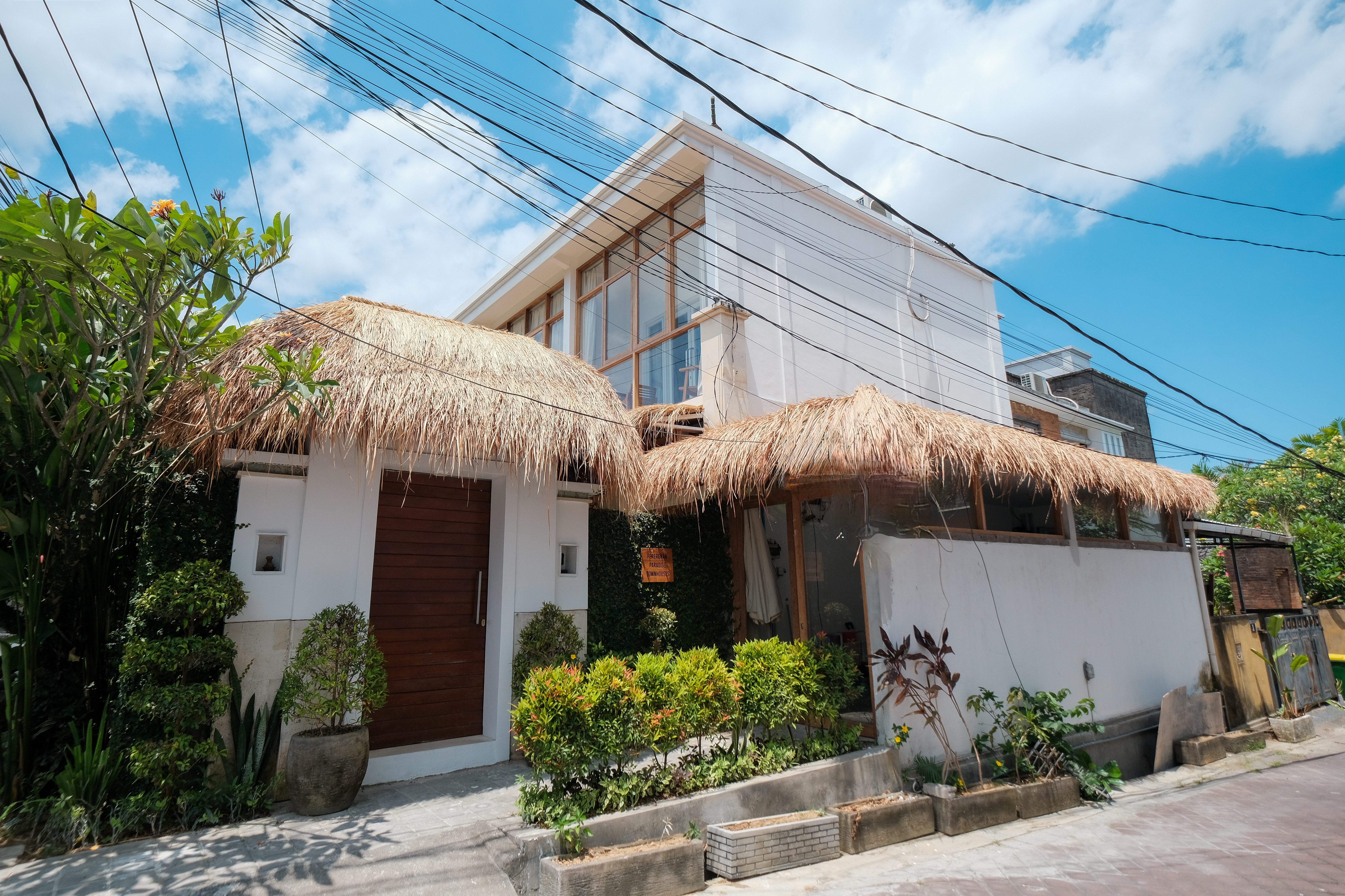 LaneHAUS Pererenan – Renovated 1BR Townhouse Investment Near Beach