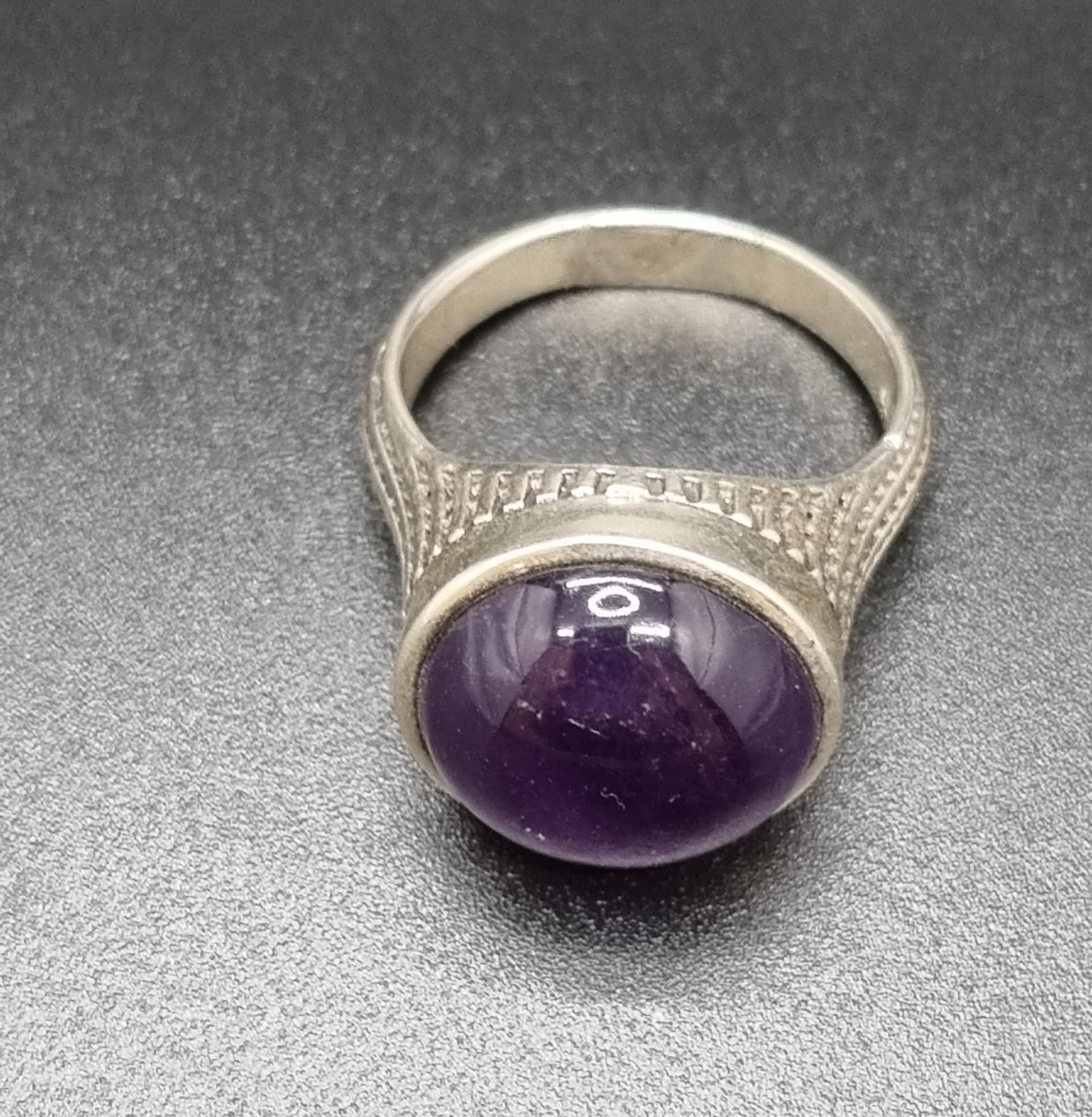Bague en argent avec pierre d'améthyste