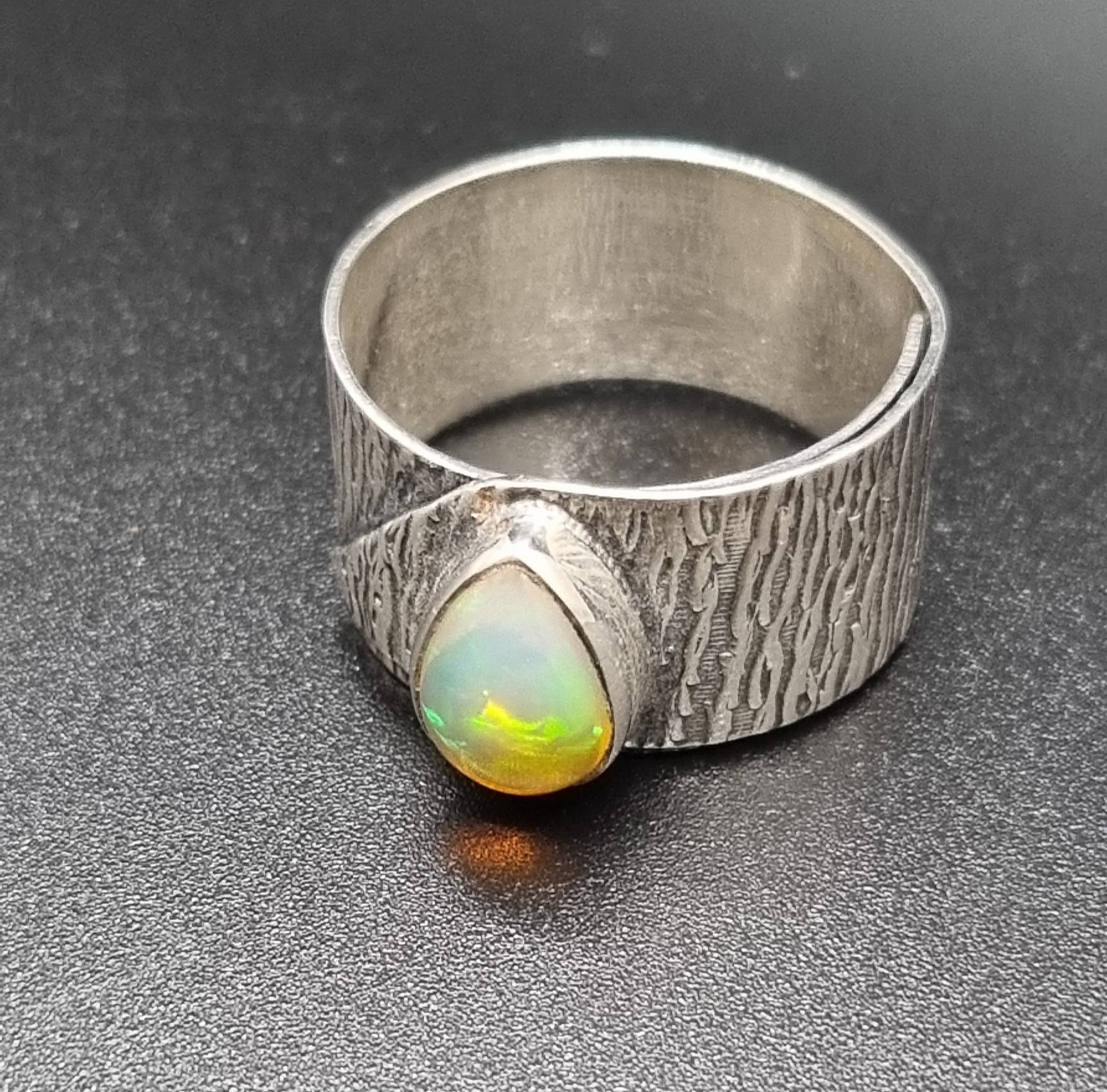 Bague en argent avec opale