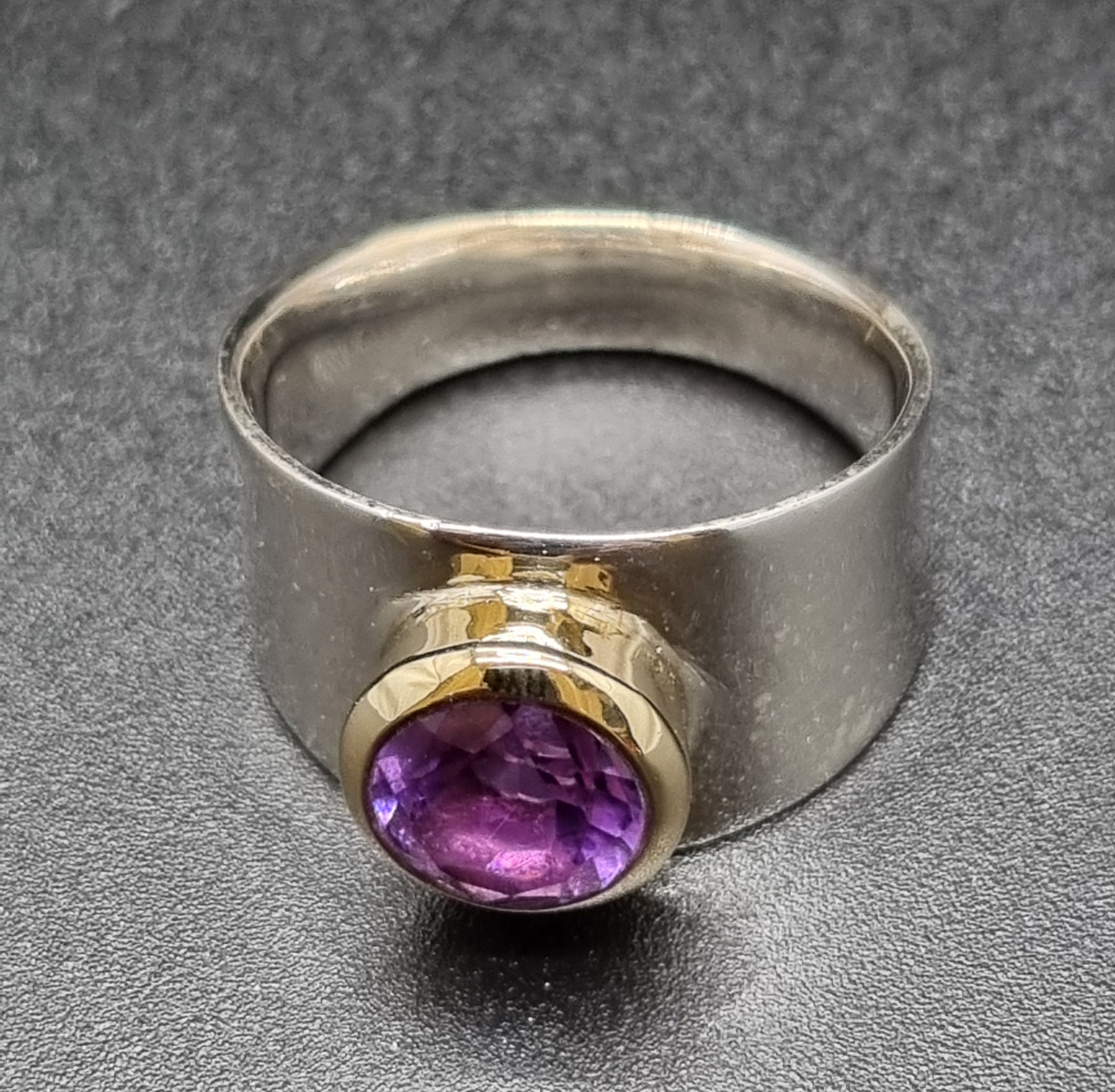Bague en argent avec améthyste