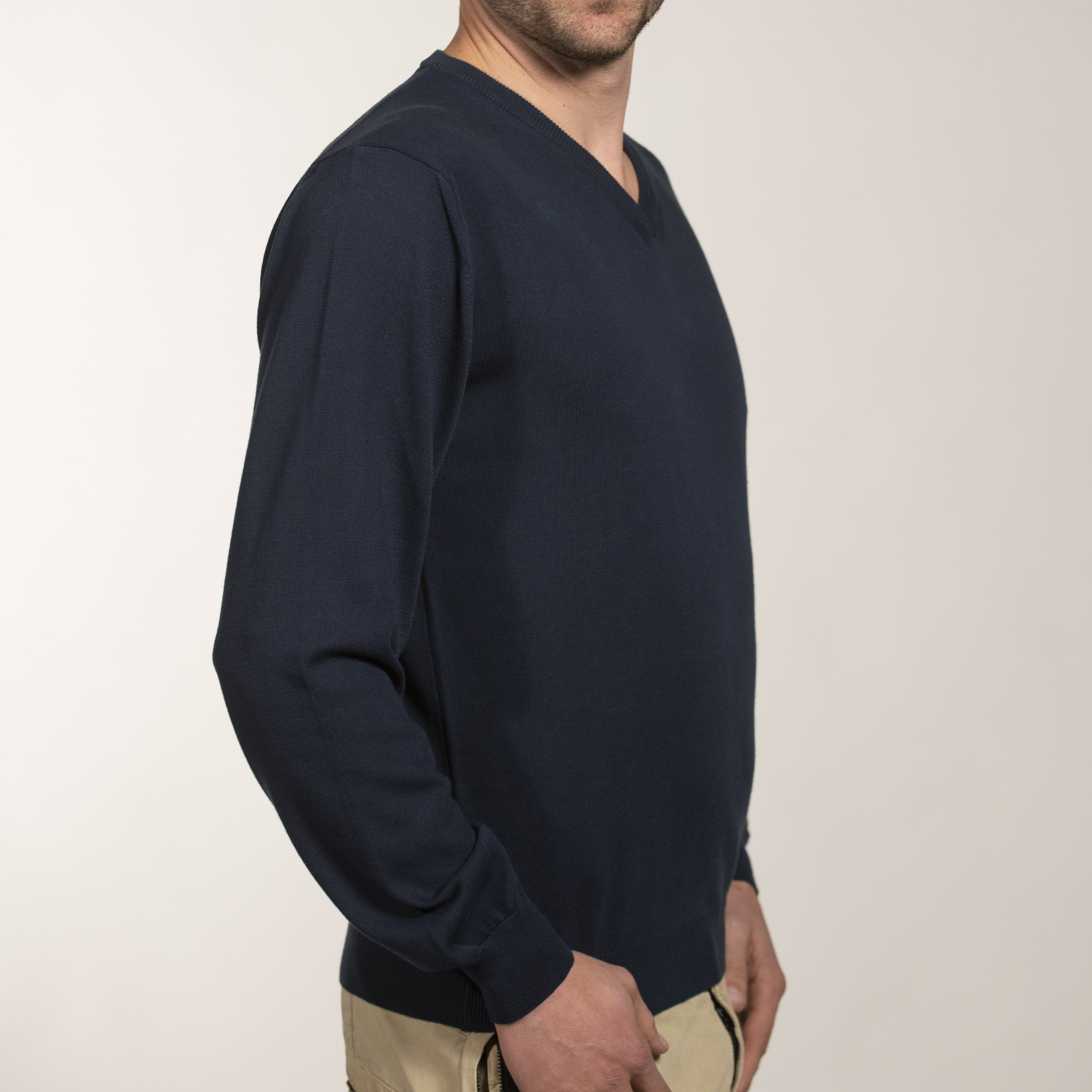 Maglia uomo scollo v in puro cotone - Menswear v-neck pullover in pure cotton
