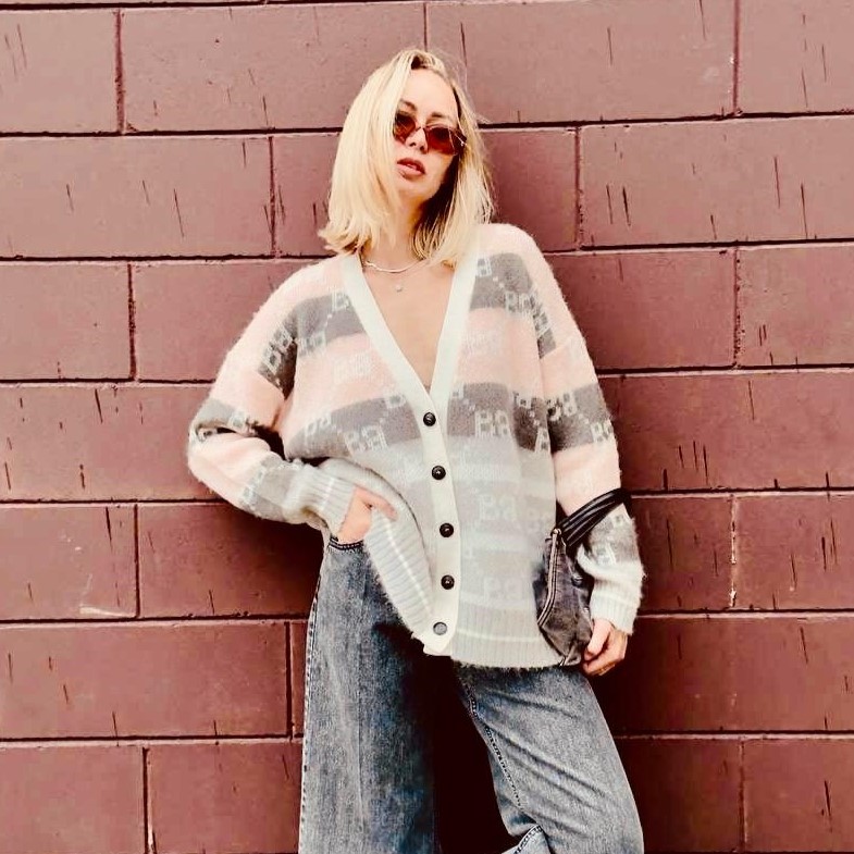 cardigan da donna oversize con bottoni a righe in kid mohair, oversize women kid mohair buttoned striped cardigan