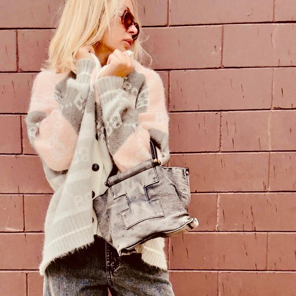 cardigan da donna oversize con bottoni a righe in kid mohair, oversize women kid mohair buttoned striped cardigan