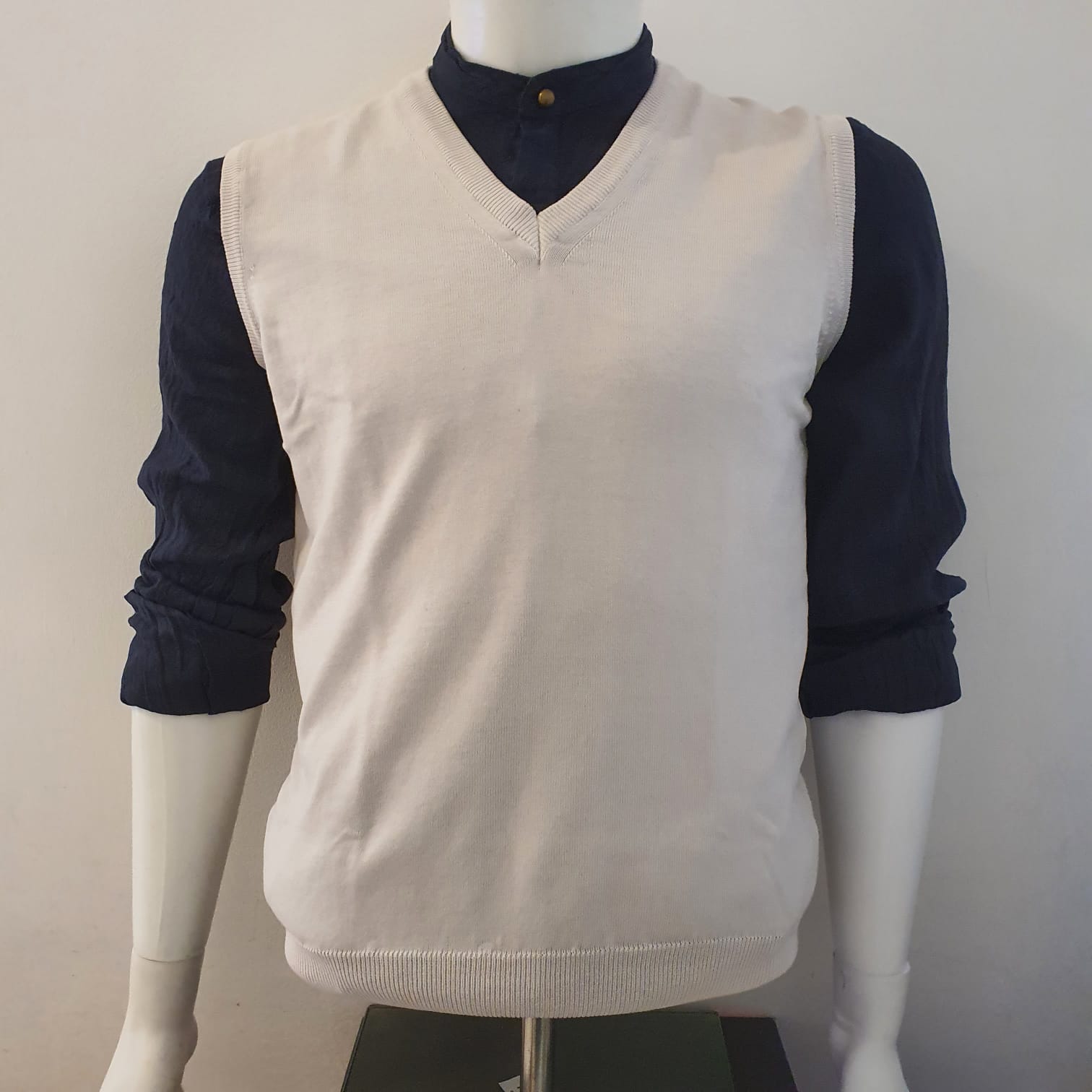 gilet uomo di puro cotone con scollo a V, menswear v-neck vest in pure cotton