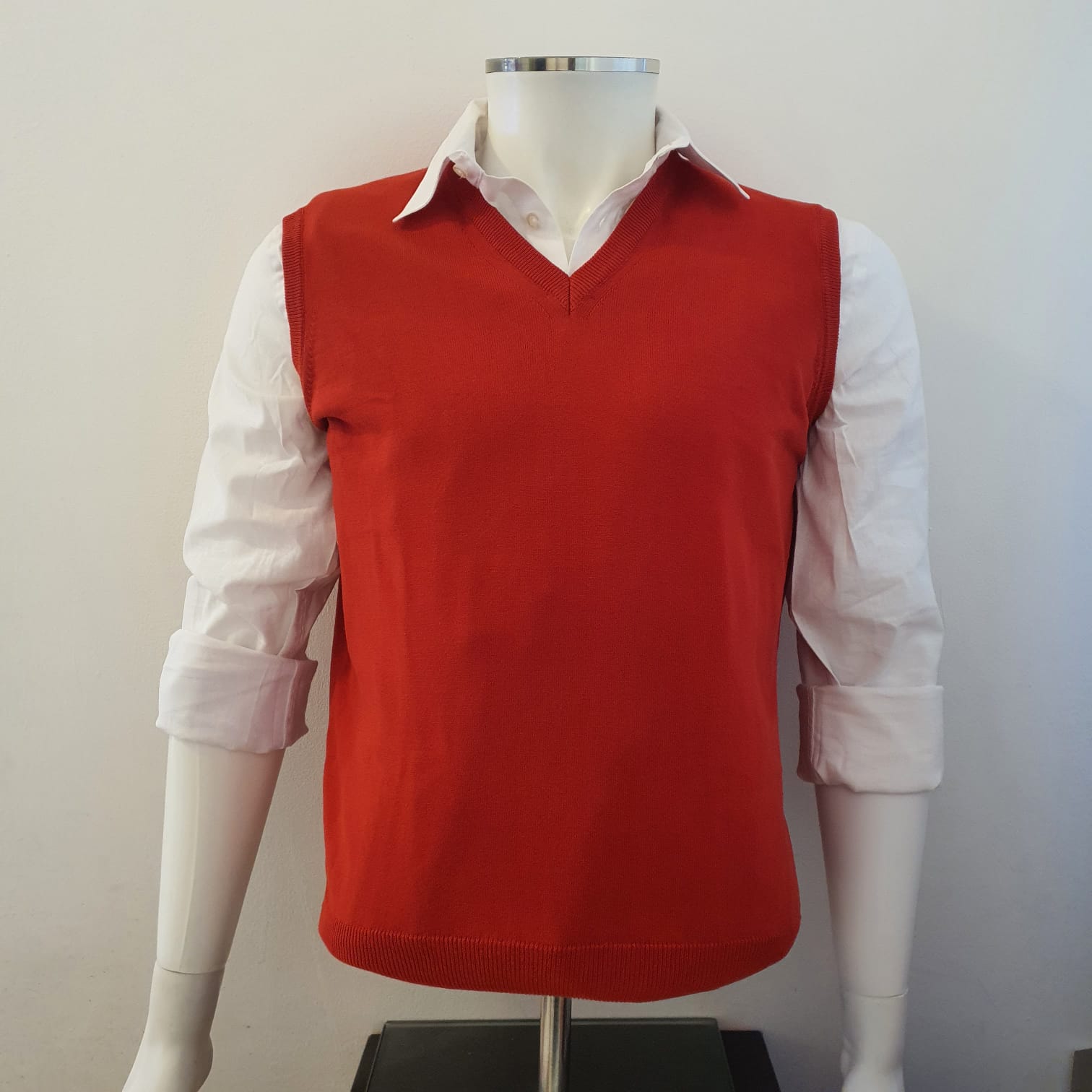 gilet uomo di puro cotone con scollo a V, menswear v-neck vest in pure cotton