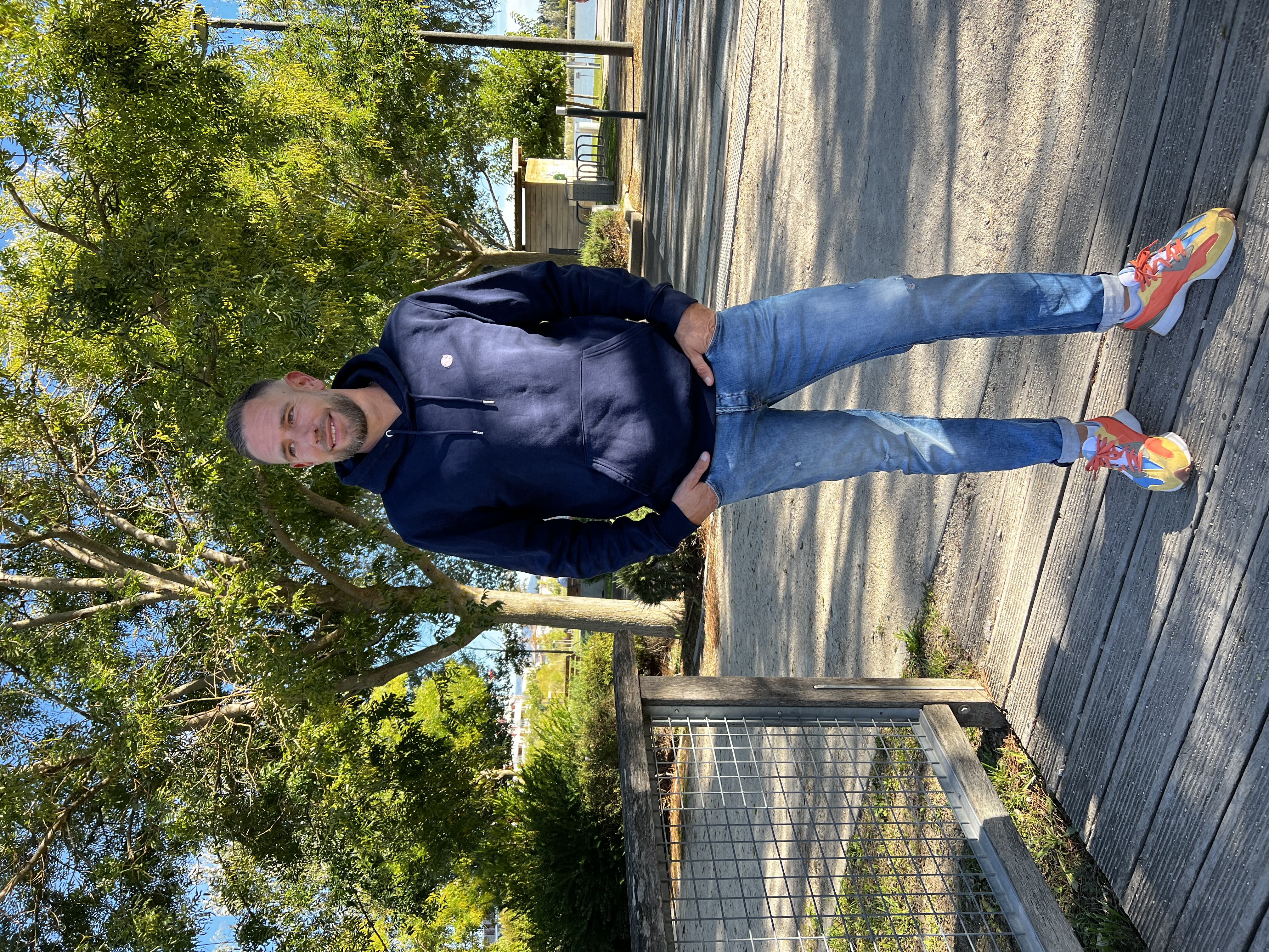 Sweat à capuche coton bio écusson