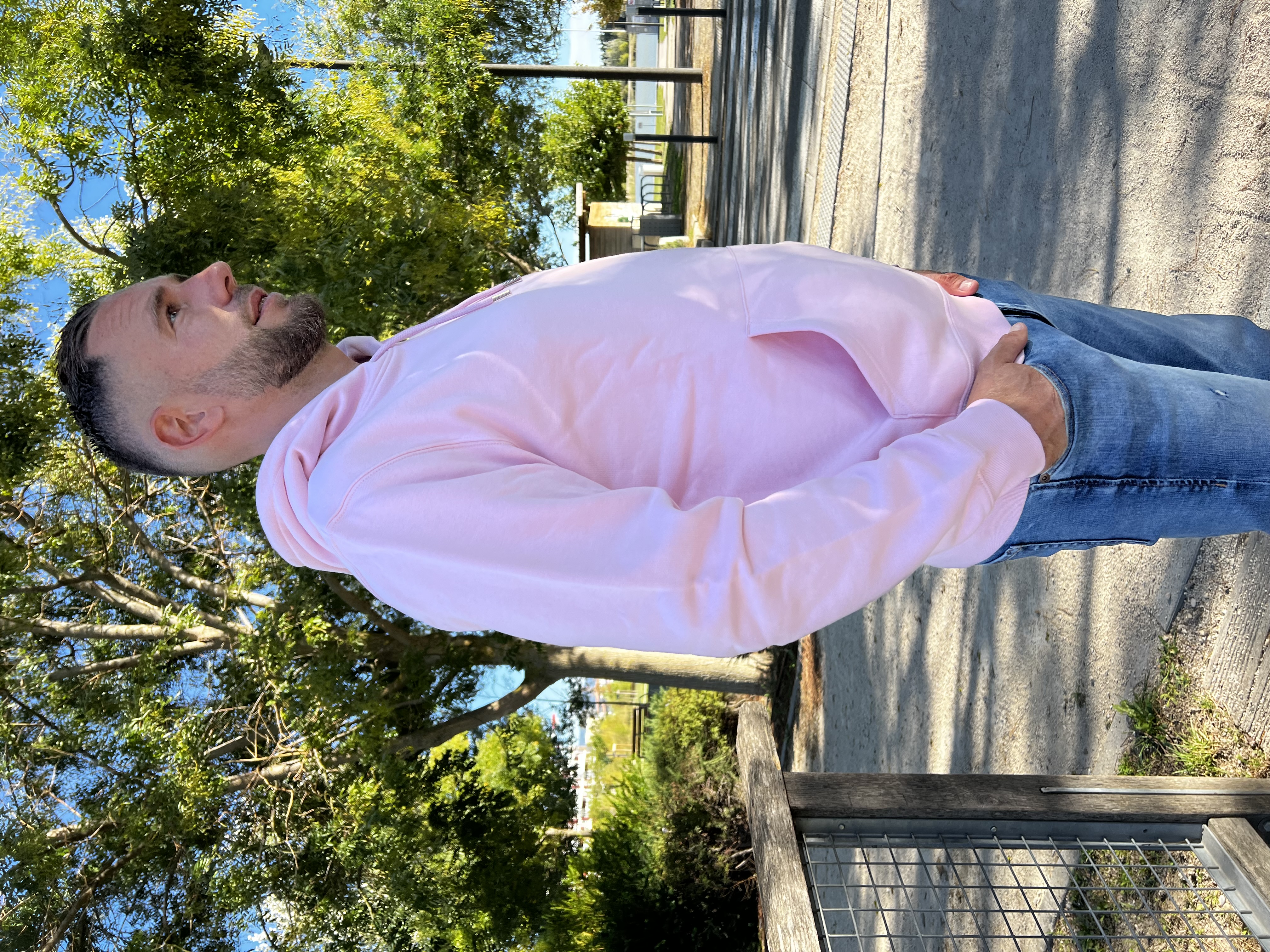 Sweat à capuche coton bio écusson