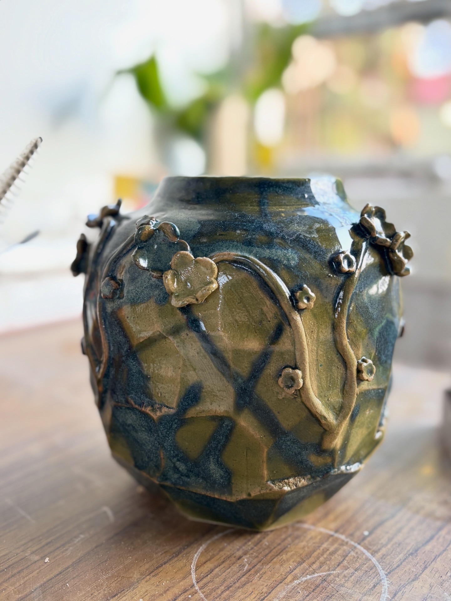 Kuri relief Ceramic Vase