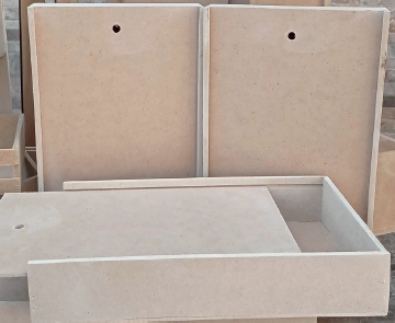 CAJA CON TAPA DESLIZANTE