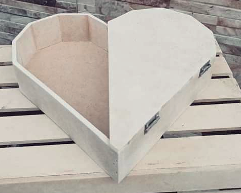 CAJA CORAZON MEDIA TAPA